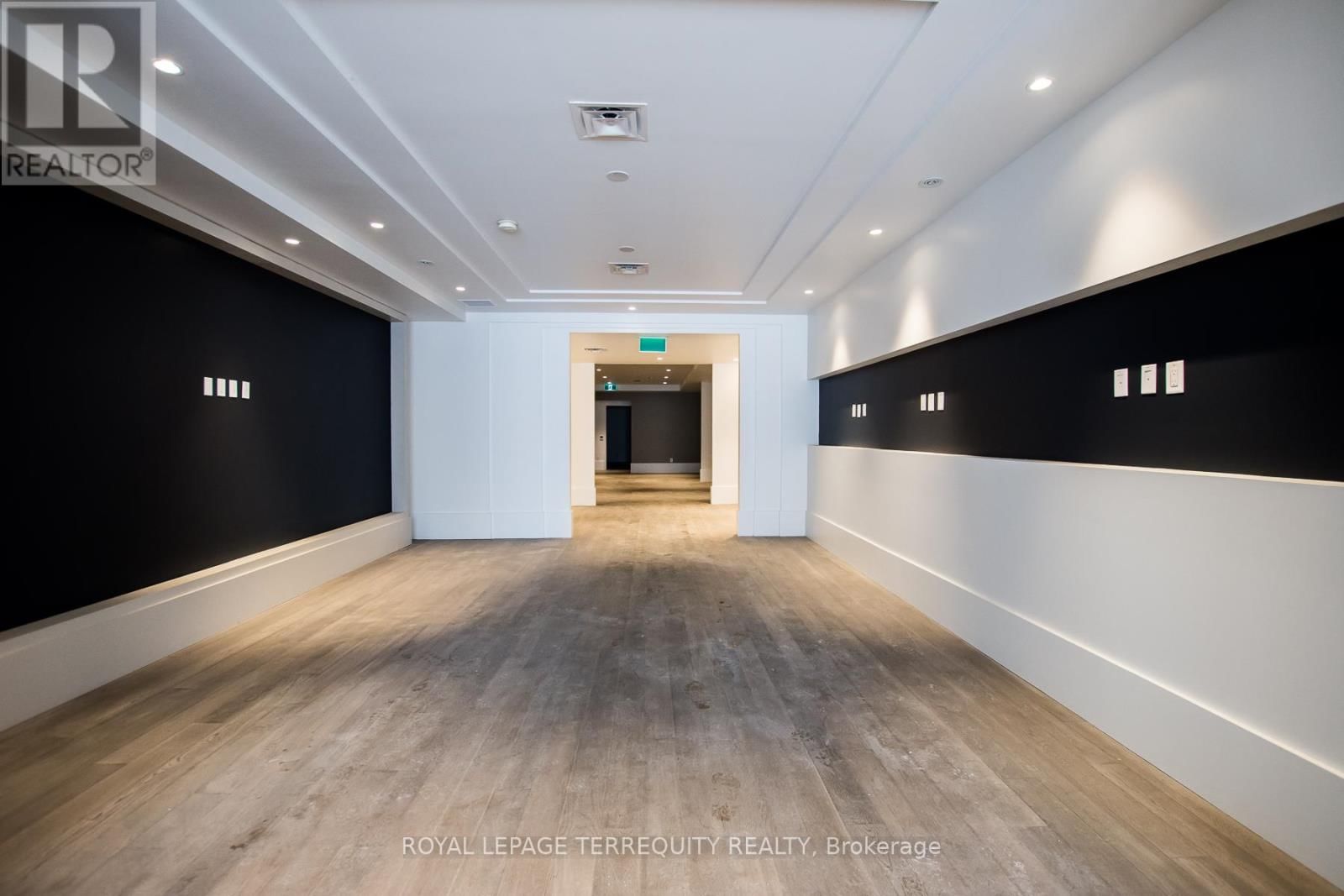 Main - 3042 BLOOR STREET WEST Image 6