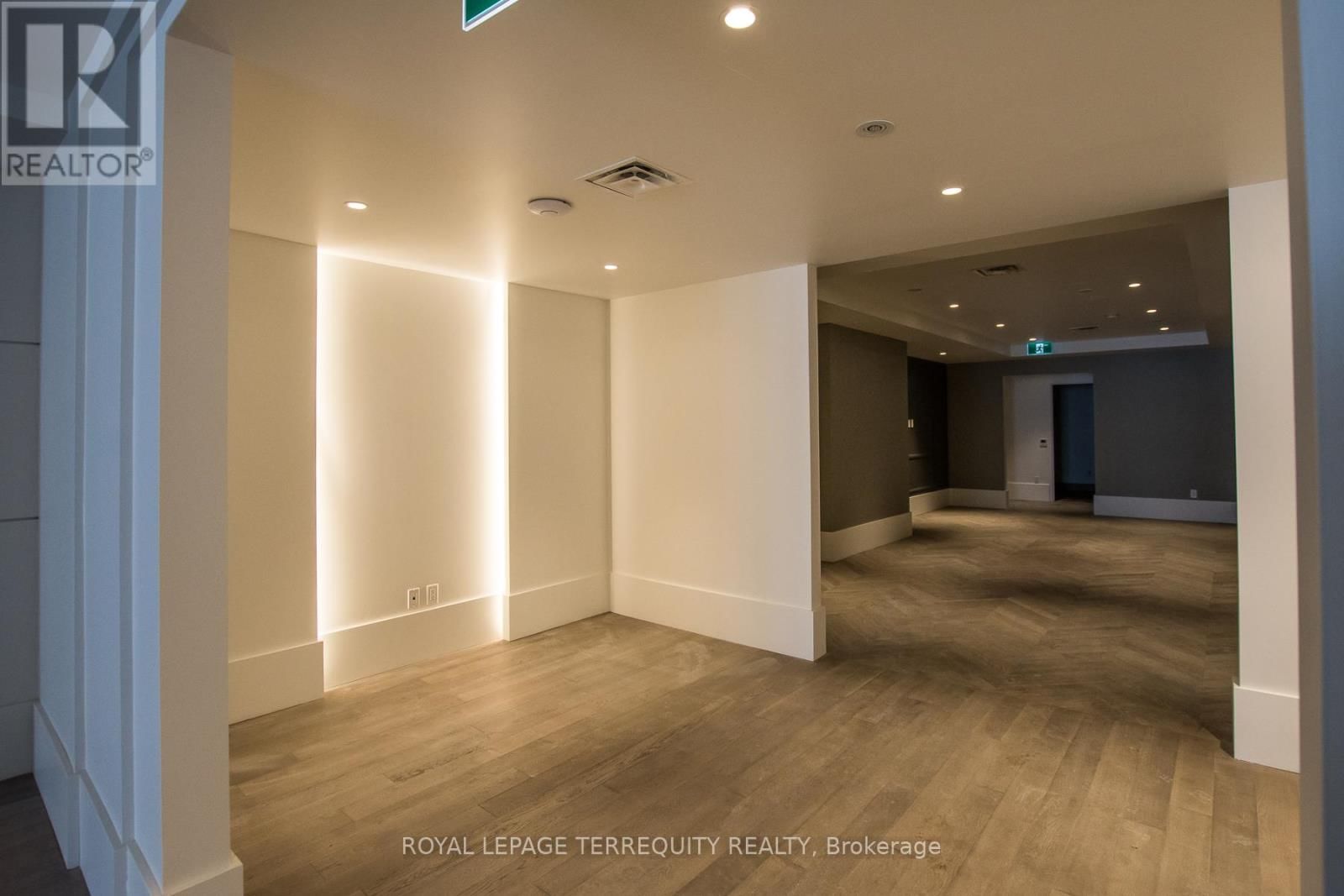 Main - 3042 BLOOR STREET WEST Image 7