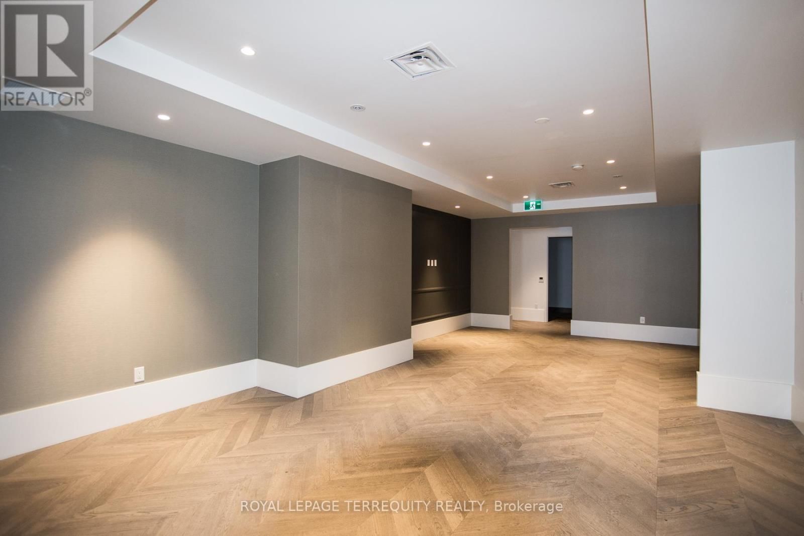 Main - 3042 BLOOR STREET WEST Image 8