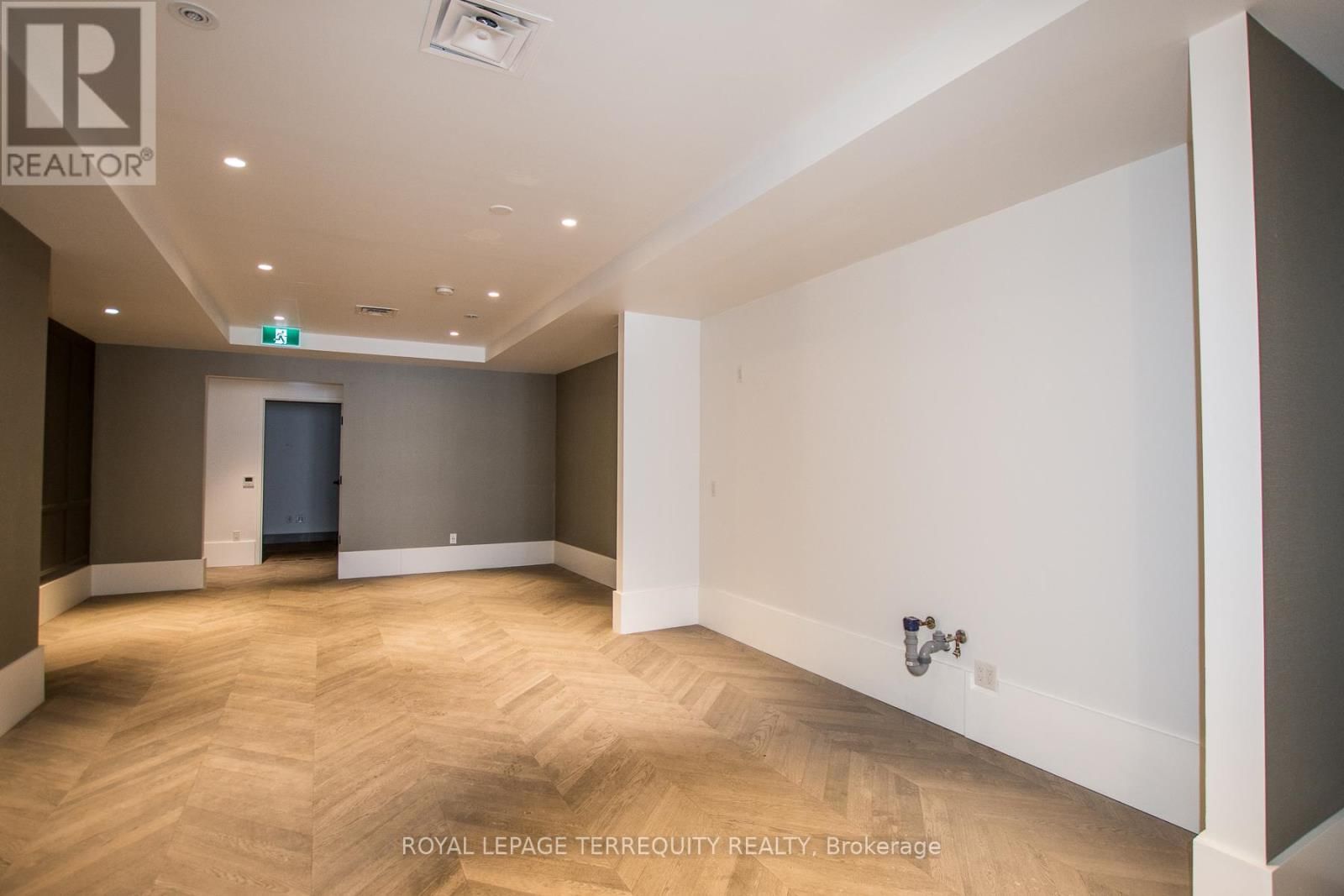 Main - 3042 BLOOR STREET WEST Image 9