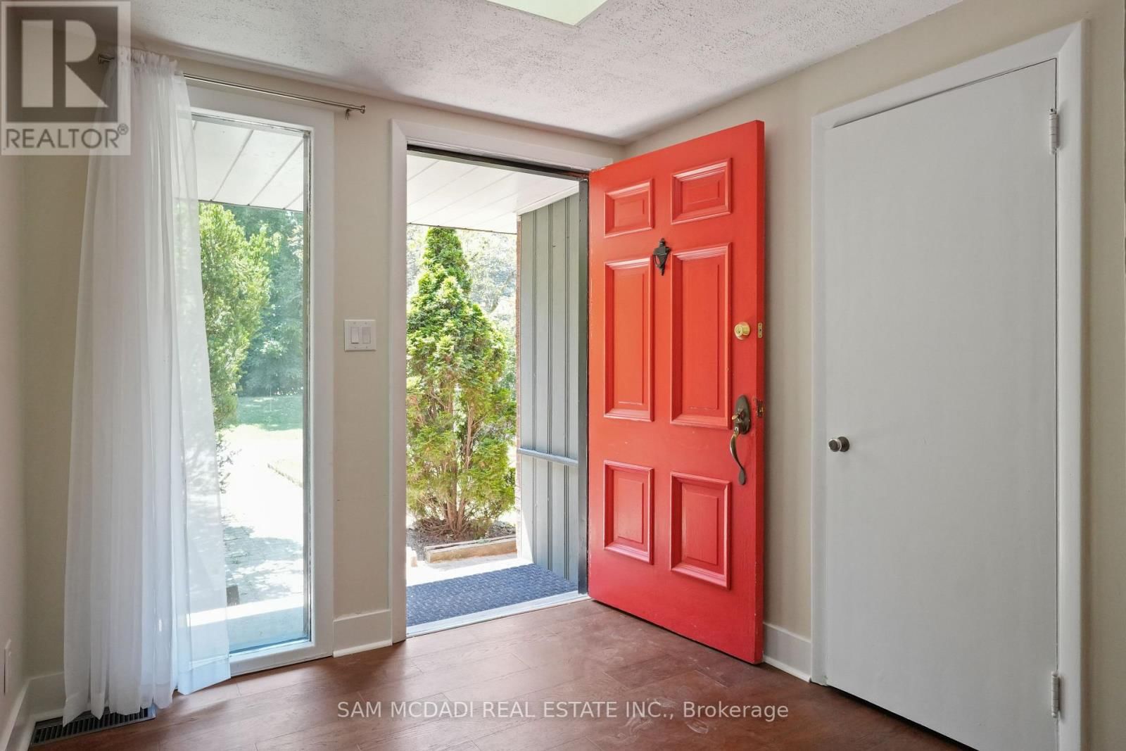 415 COUNTRY CLUB CRESCENT Image 14