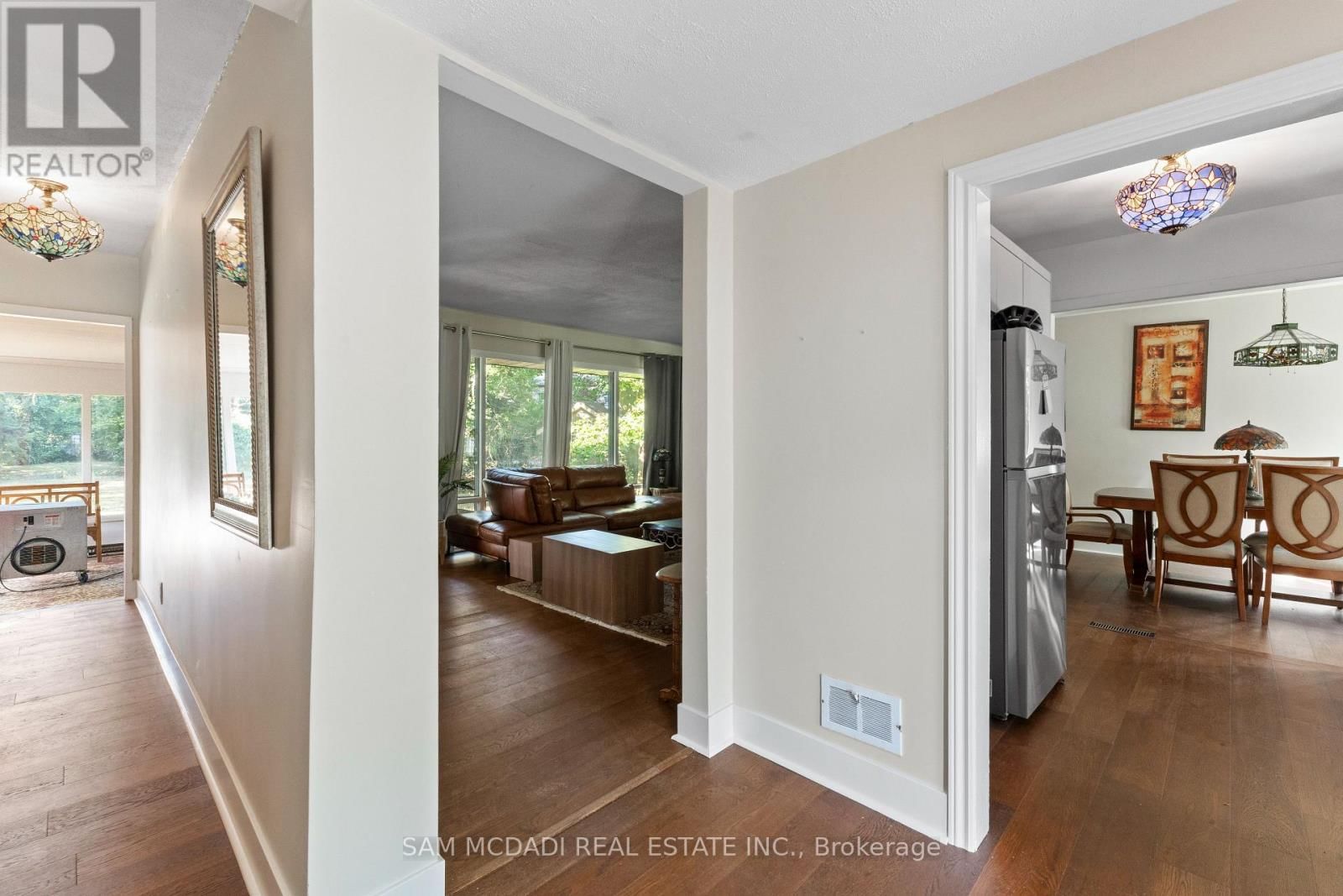 415 COUNTRY CLUB CRESCENT Image 19