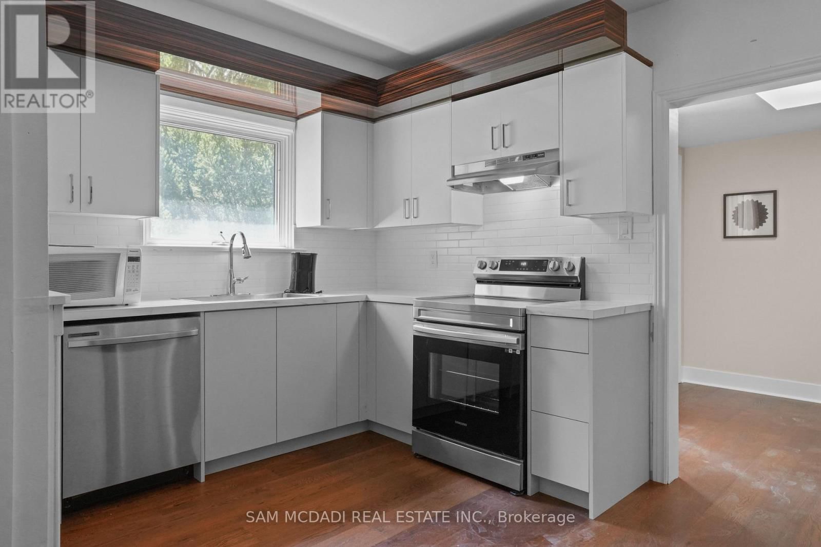 415 COUNTRY CLUB CRESCENT Image 21