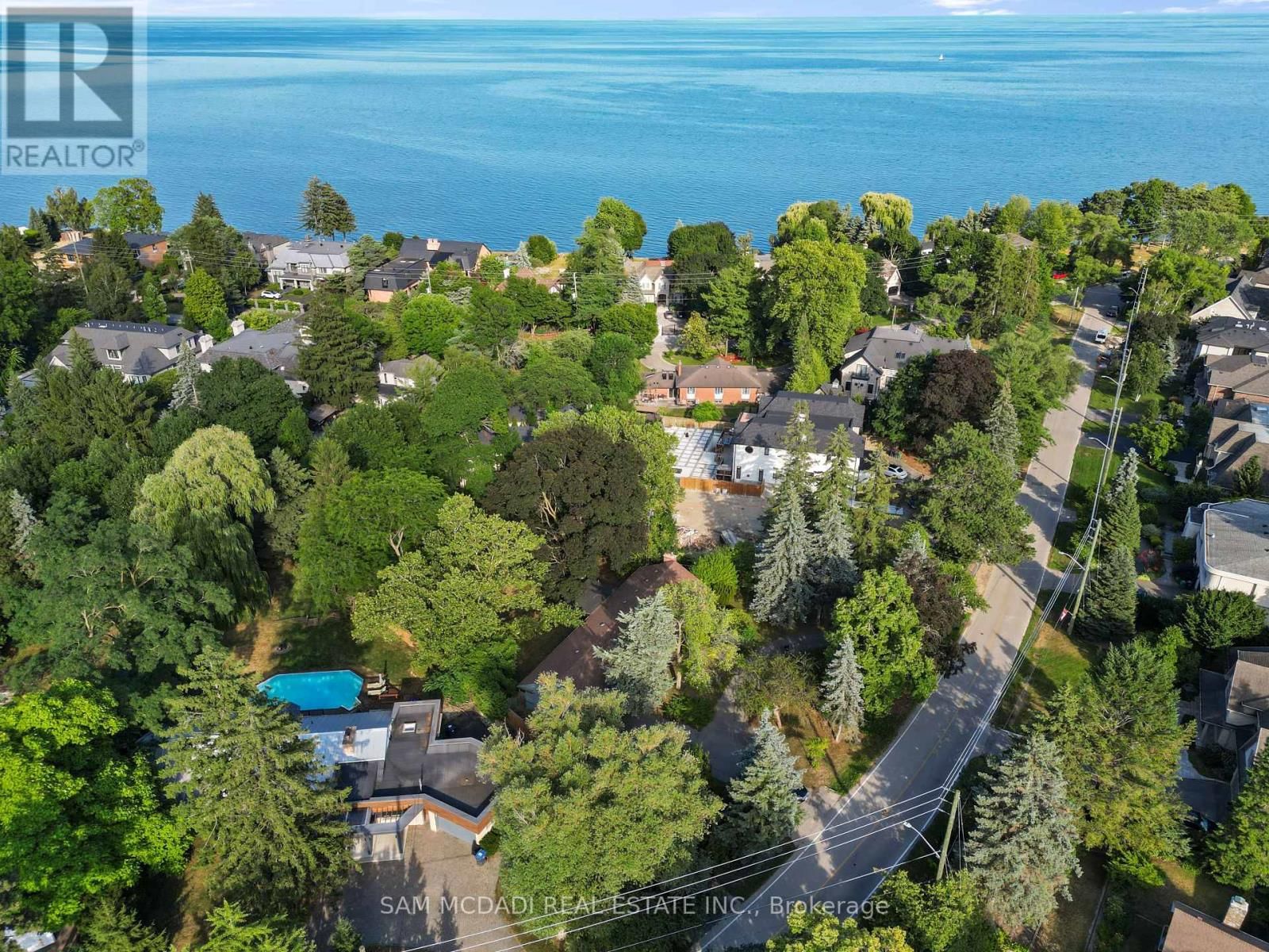 415 COUNTRY CLUB CRESCENT Image 28