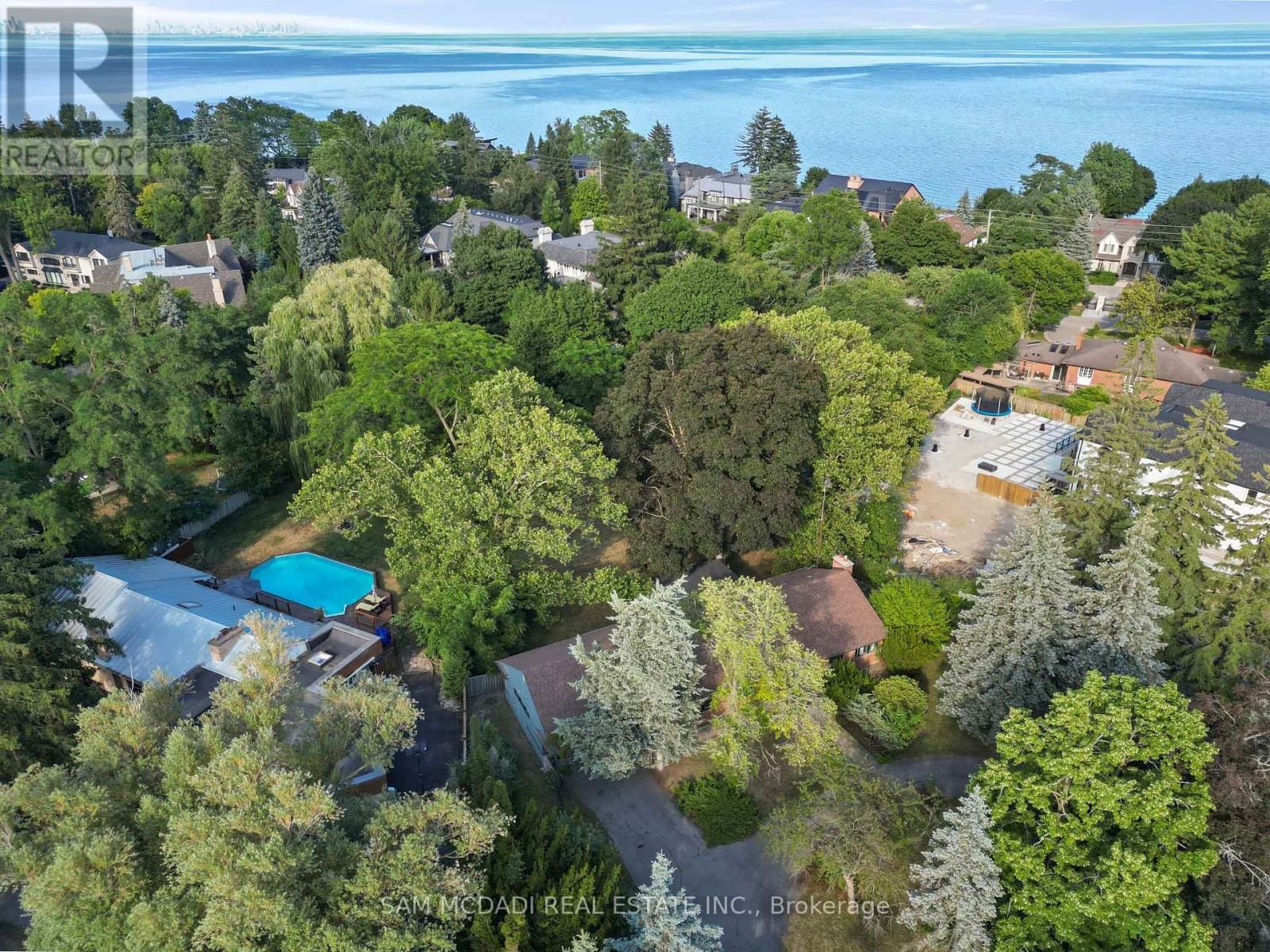 415 COUNTRY CLUB CRESCENT Image 30