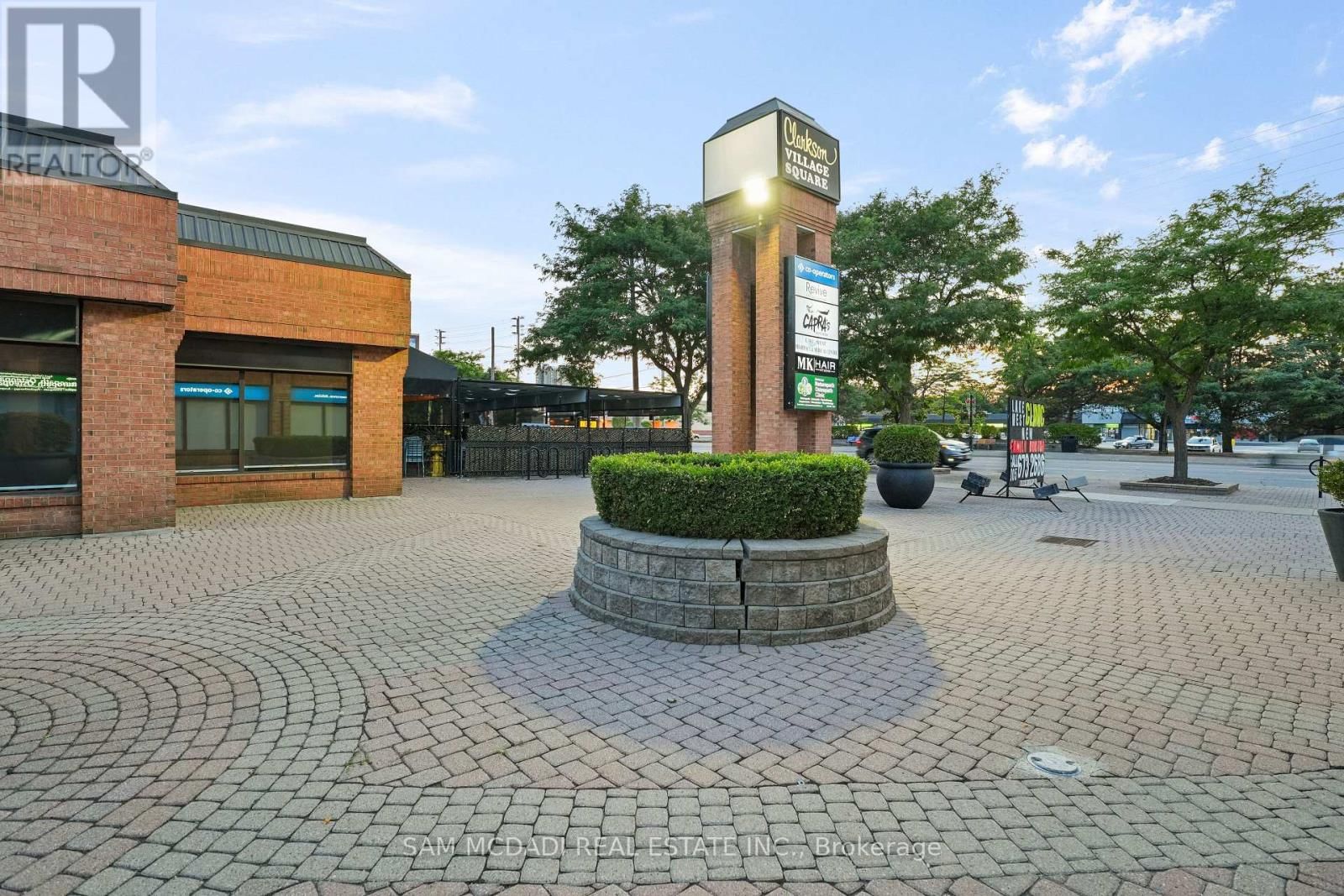 415 COUNTRY CLUB CRESCENT Image 31