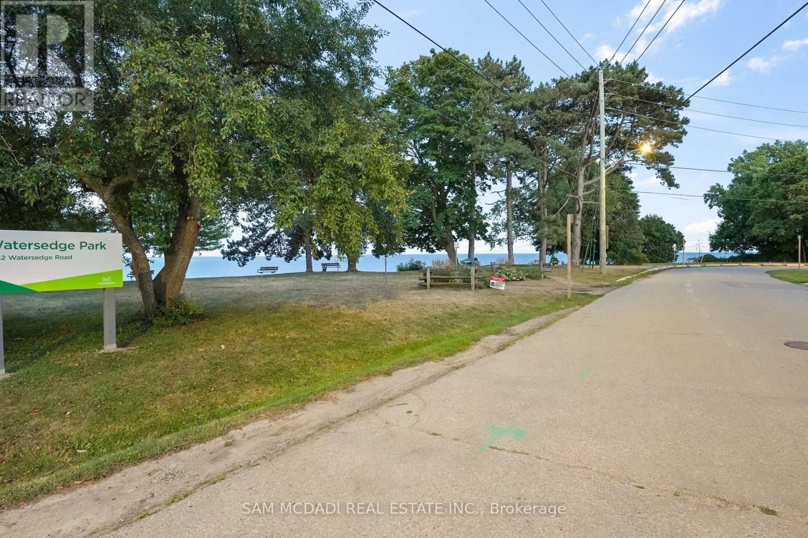 415 COUNTRY CLUB CRESCENT Image 32