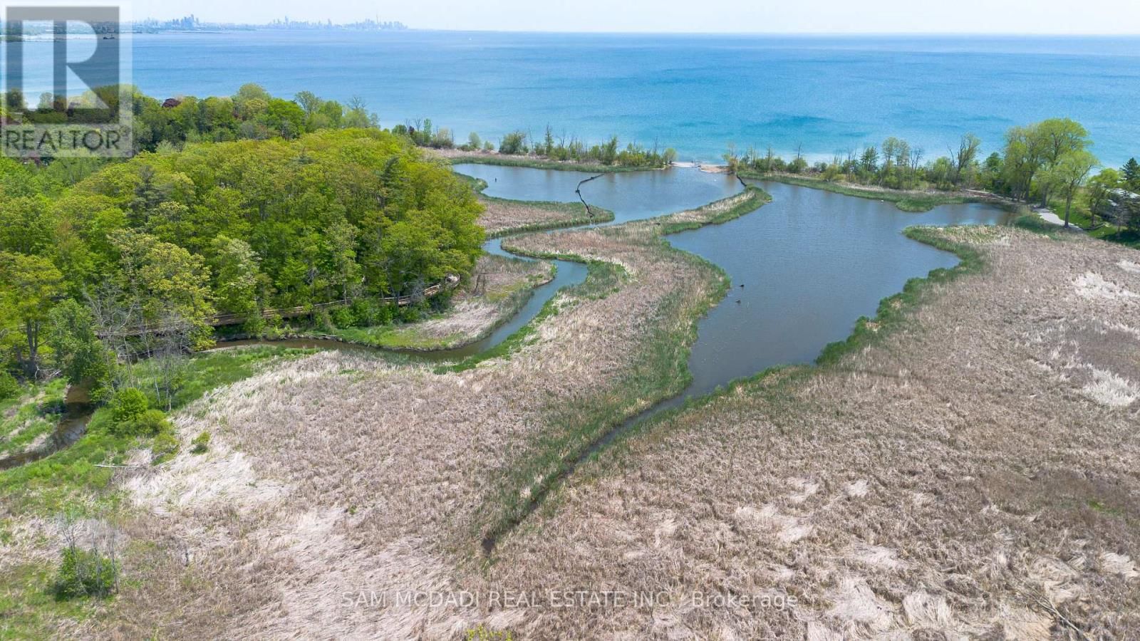 415 COUNTRY CLUB CRESCENT Image 34