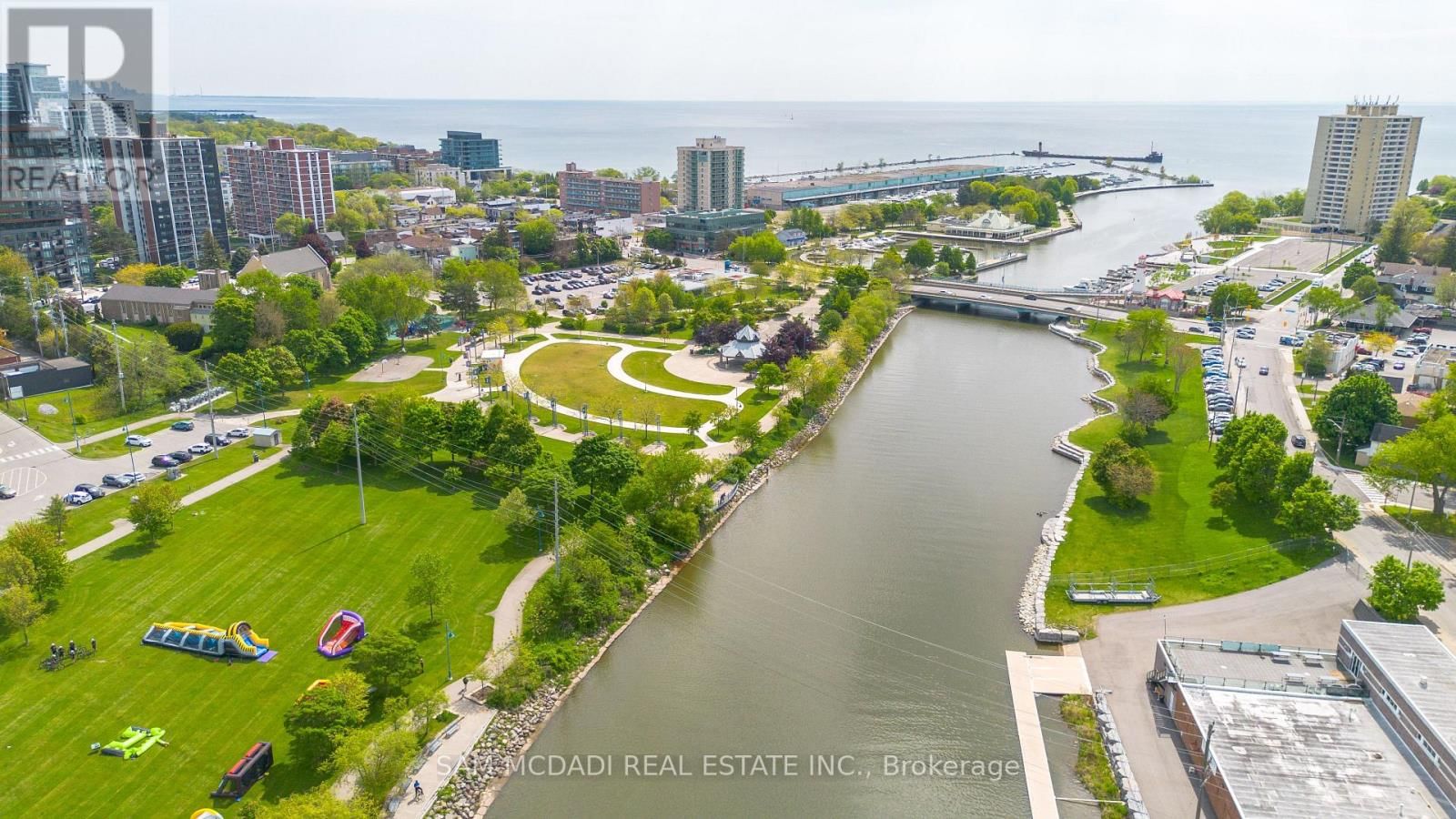 415 COUNTRY CLUB CRESCENT Image 35