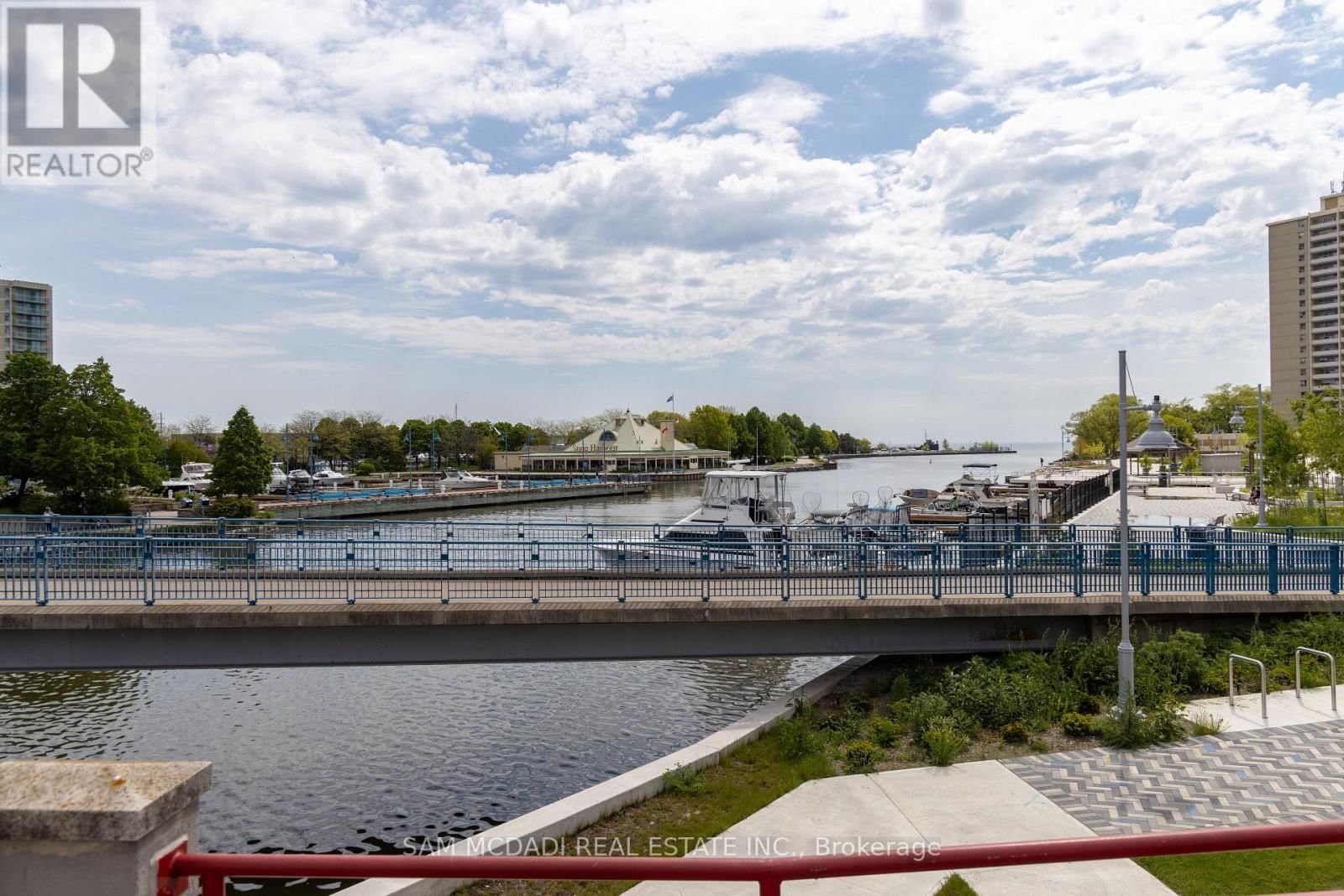 415 COUNTRY CLUB CRESCENT Image 38