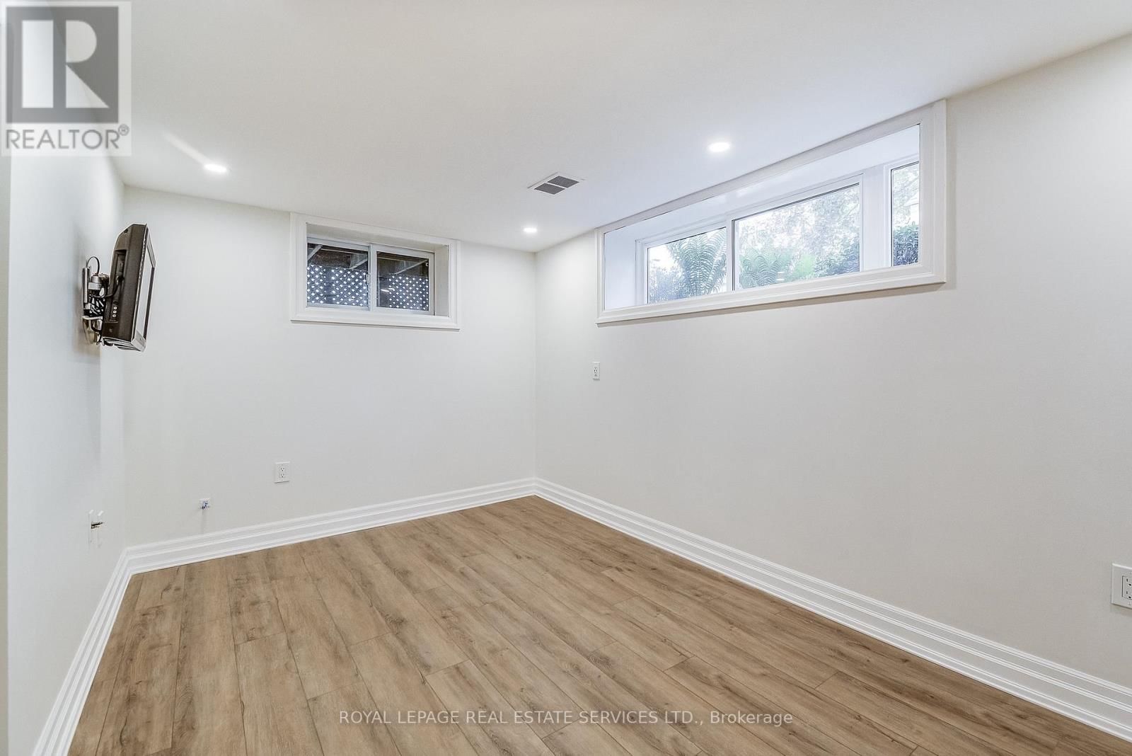 351 STRATHCONA DRIVE Image 30