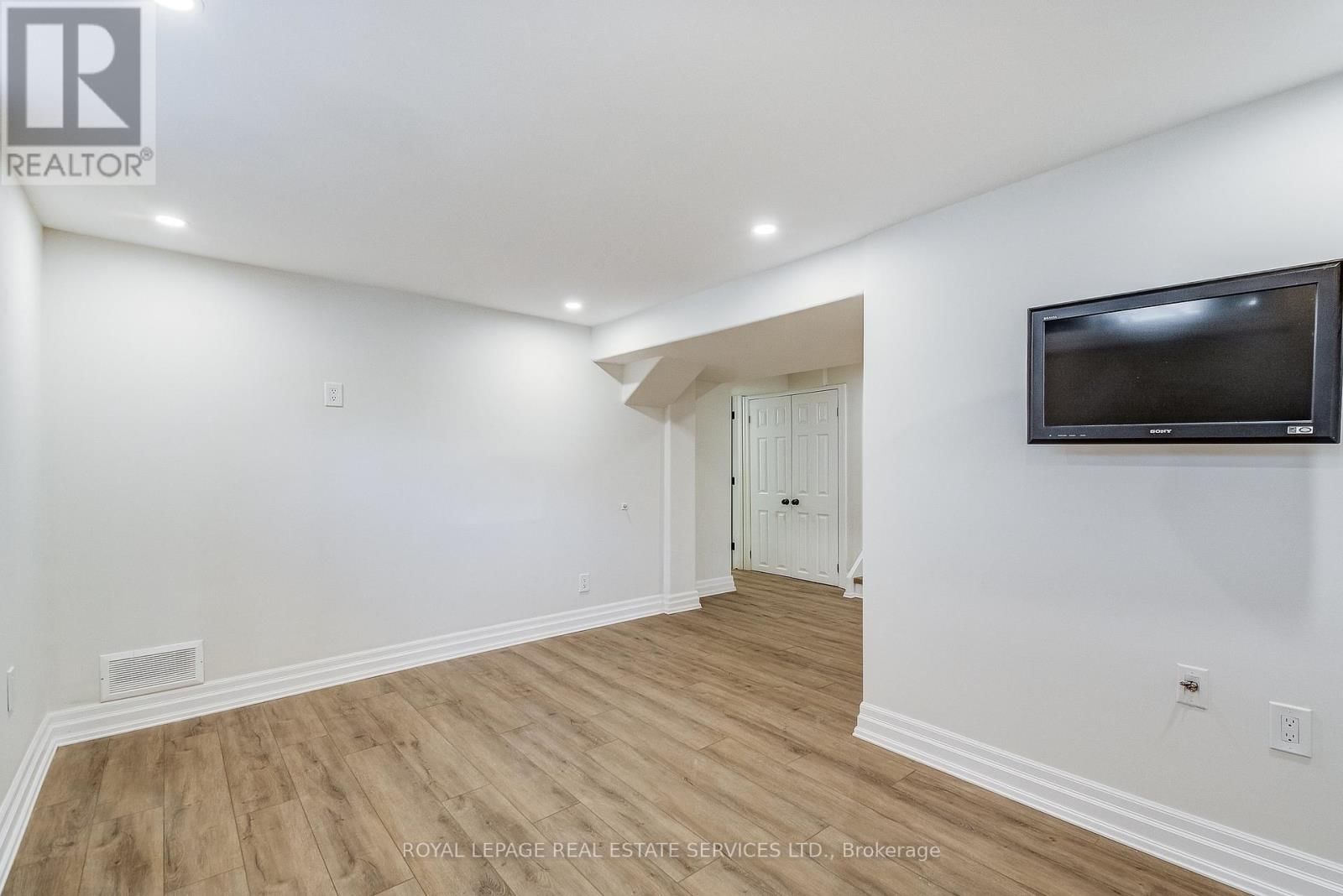 351 STRATHCONA DRIVE Image 31