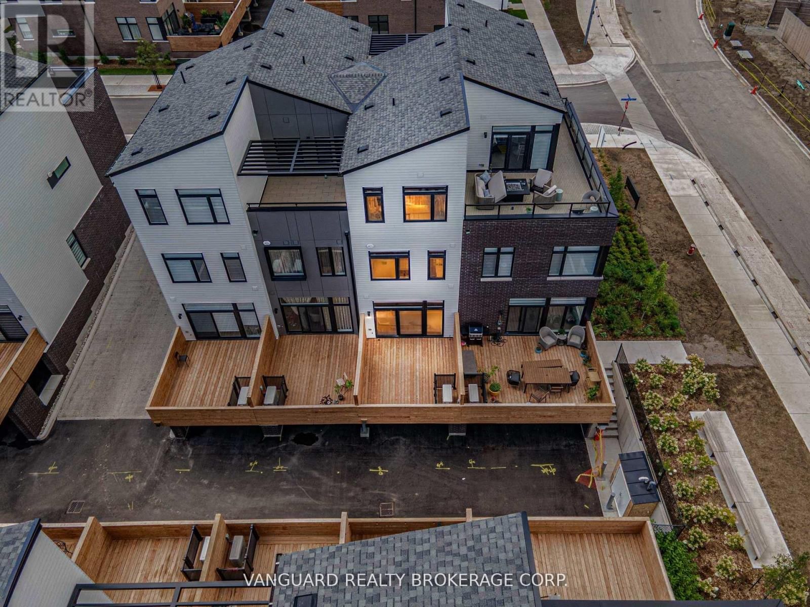 21 - 15 LOU PARSONS WAY Image 2