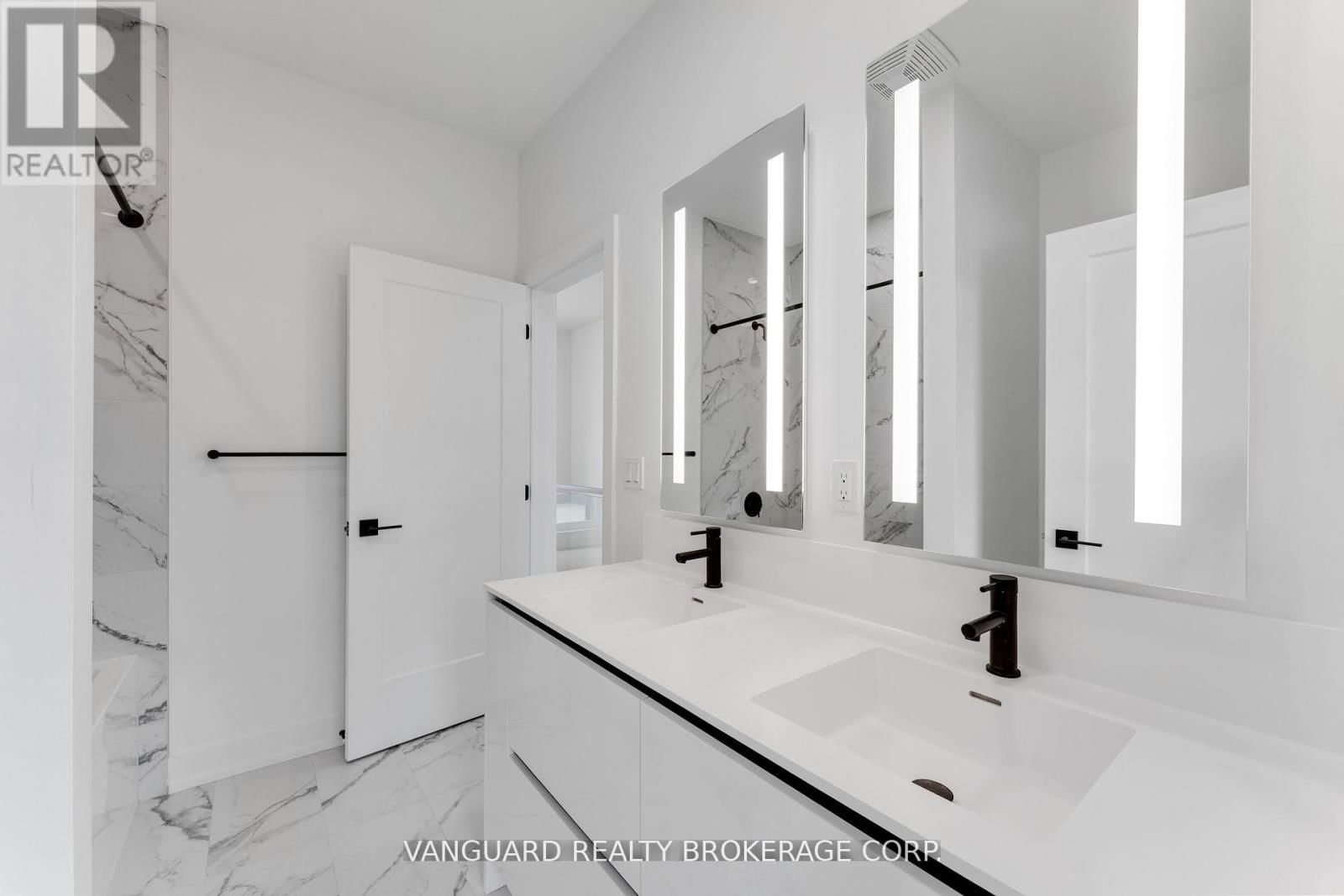 21 - 15 LOU PARSONS WAY Image 30