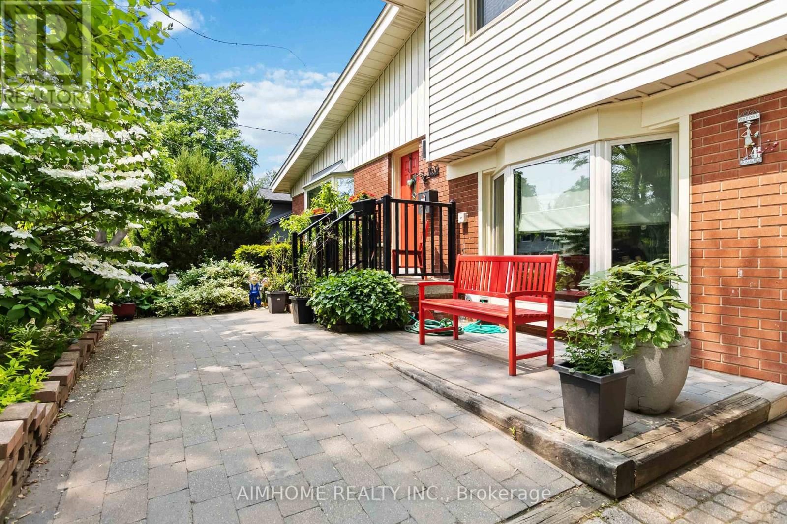 1031 MARLEY CRESCENT Image 2