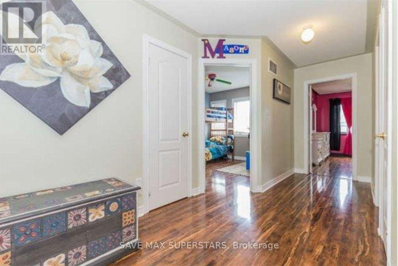 Upper - 12 STABLE GATE Image 10