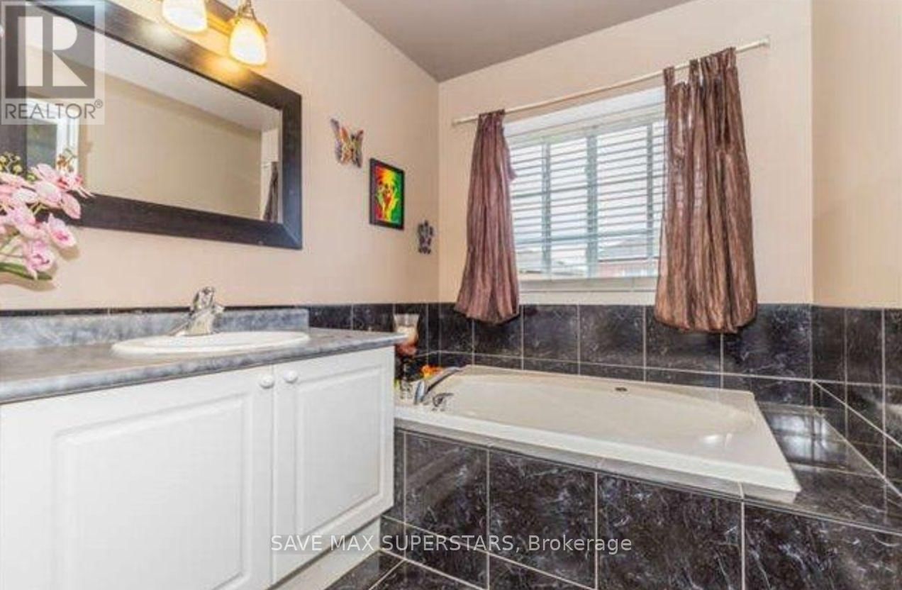 Upper - 12 STABLE GATE Image 11