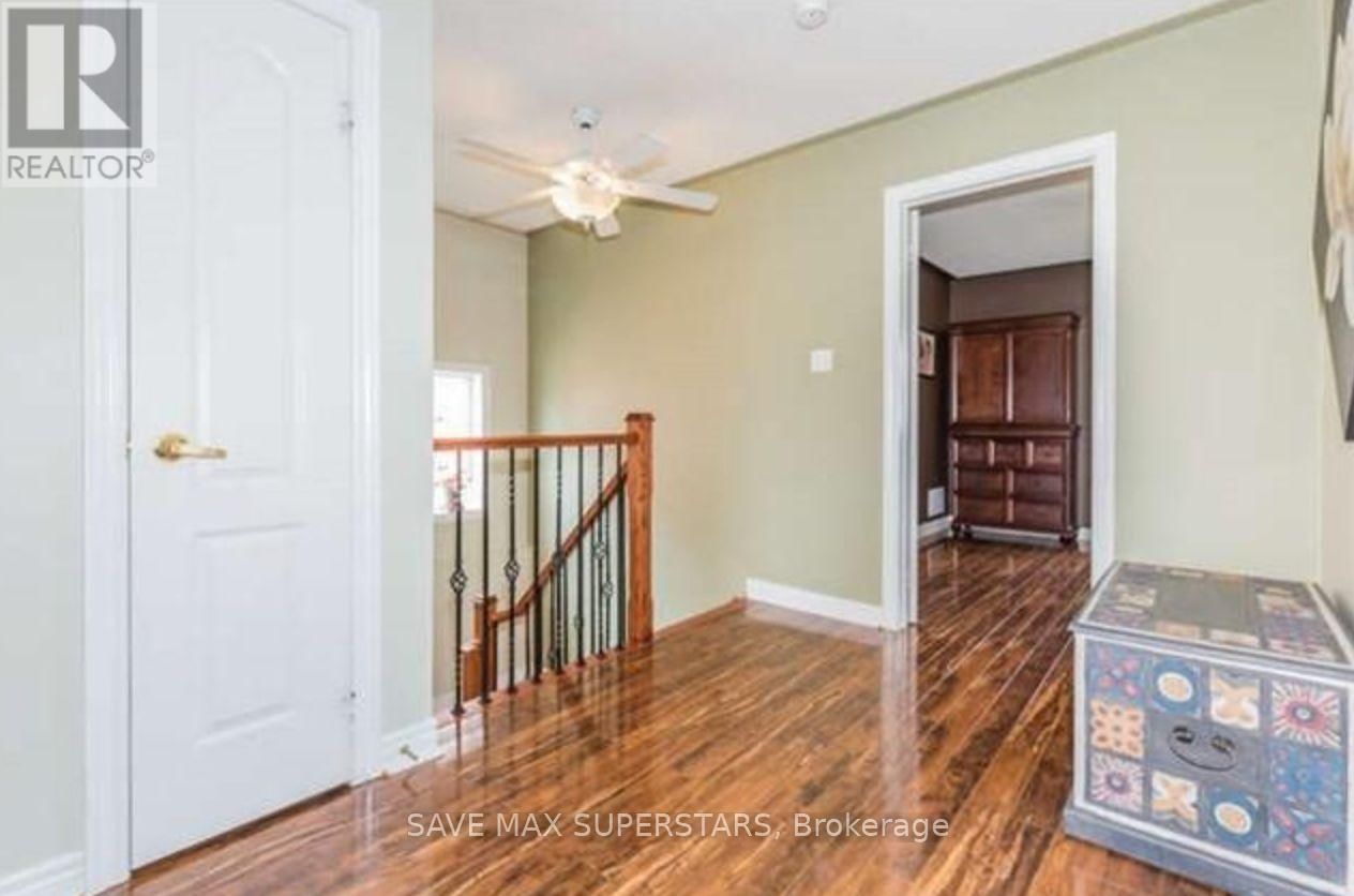 Upper - 12 STABLE GATE Image 12