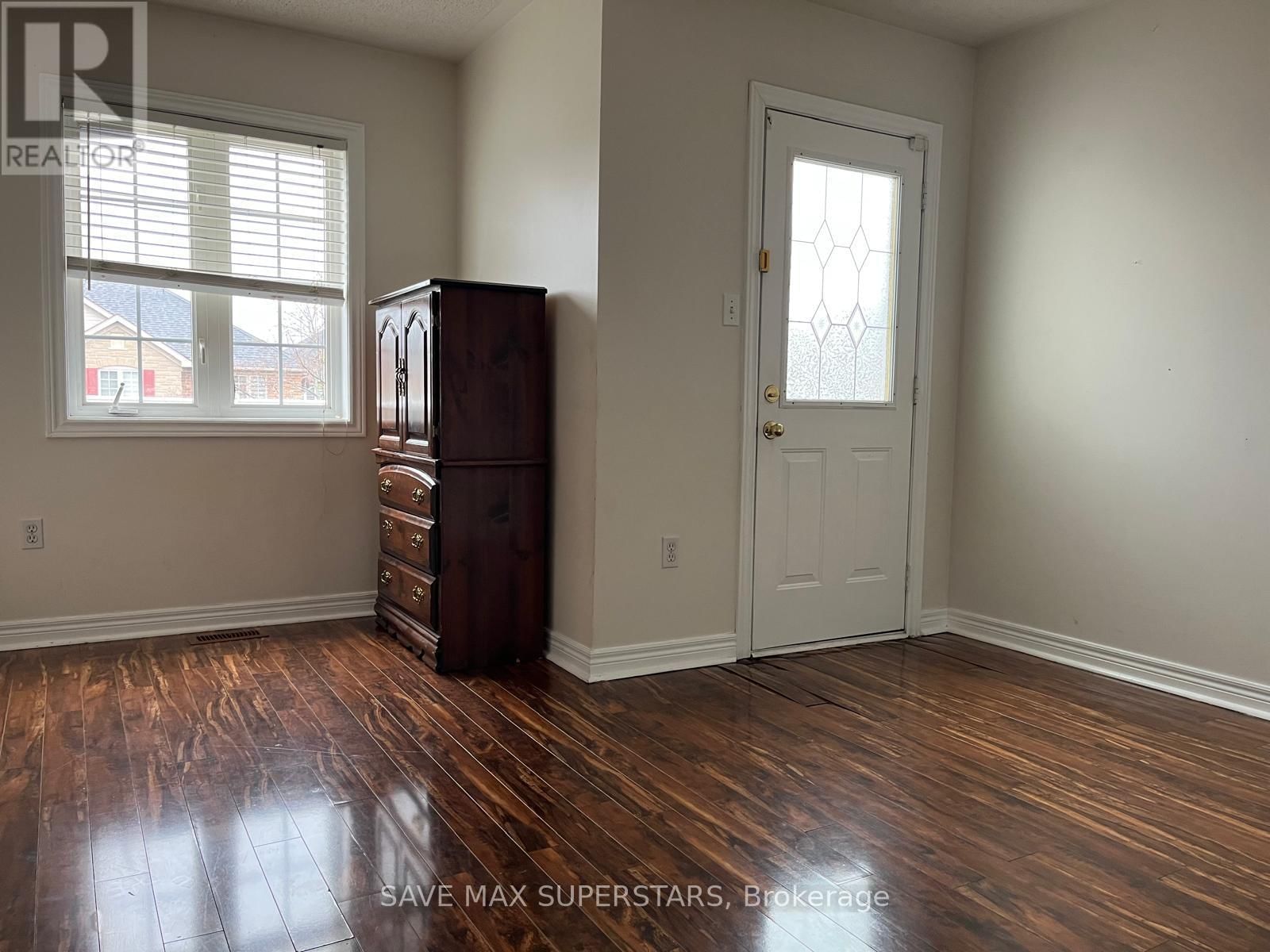 Upper - 12 STABLE GATE Image 17