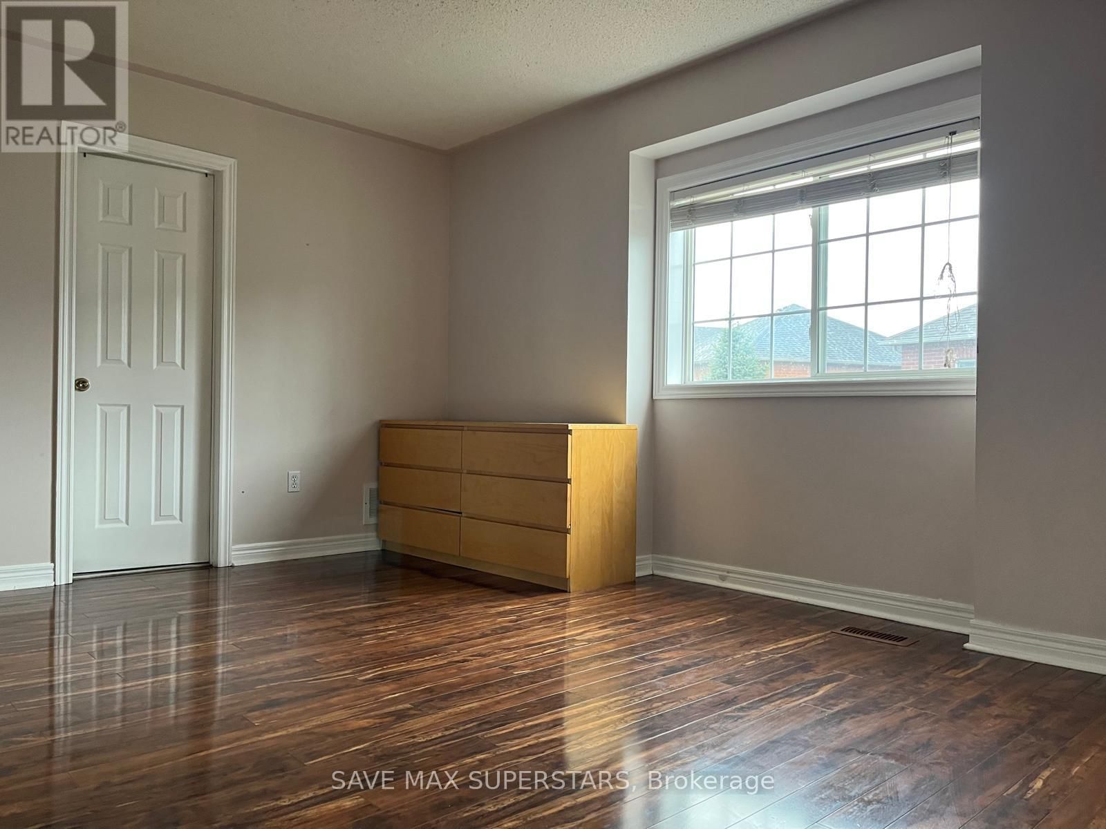 Upper - 12 STABLE GATE Image 25