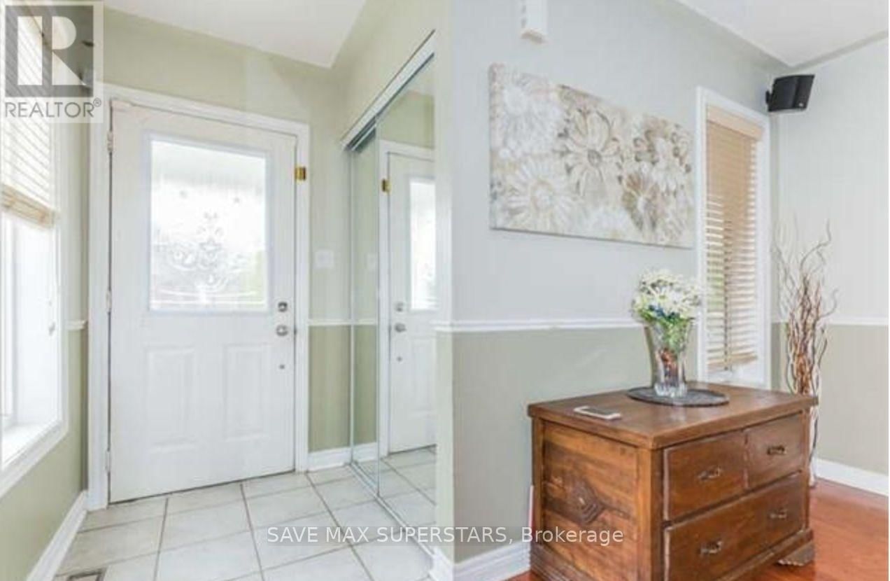 Upper - 12 STABLE GATE Image 3