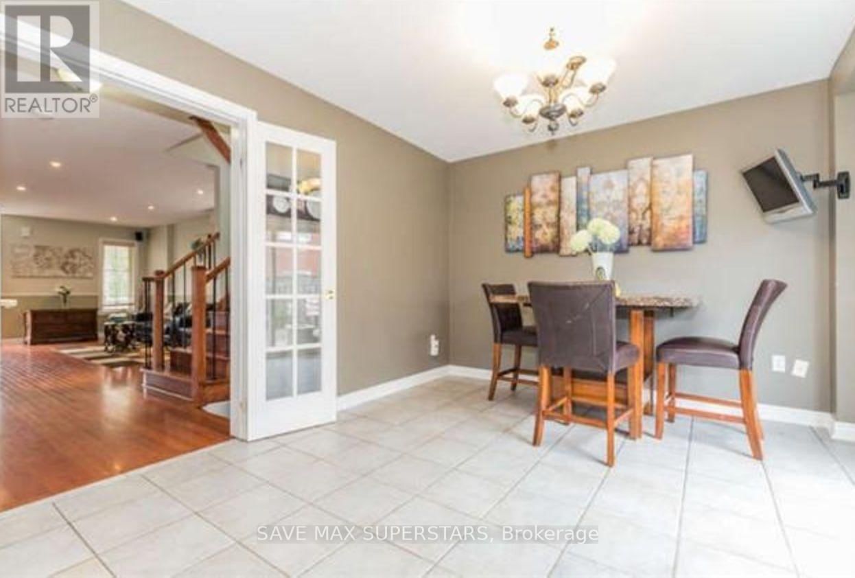 Upper - 12 STABLE GATE Image 6