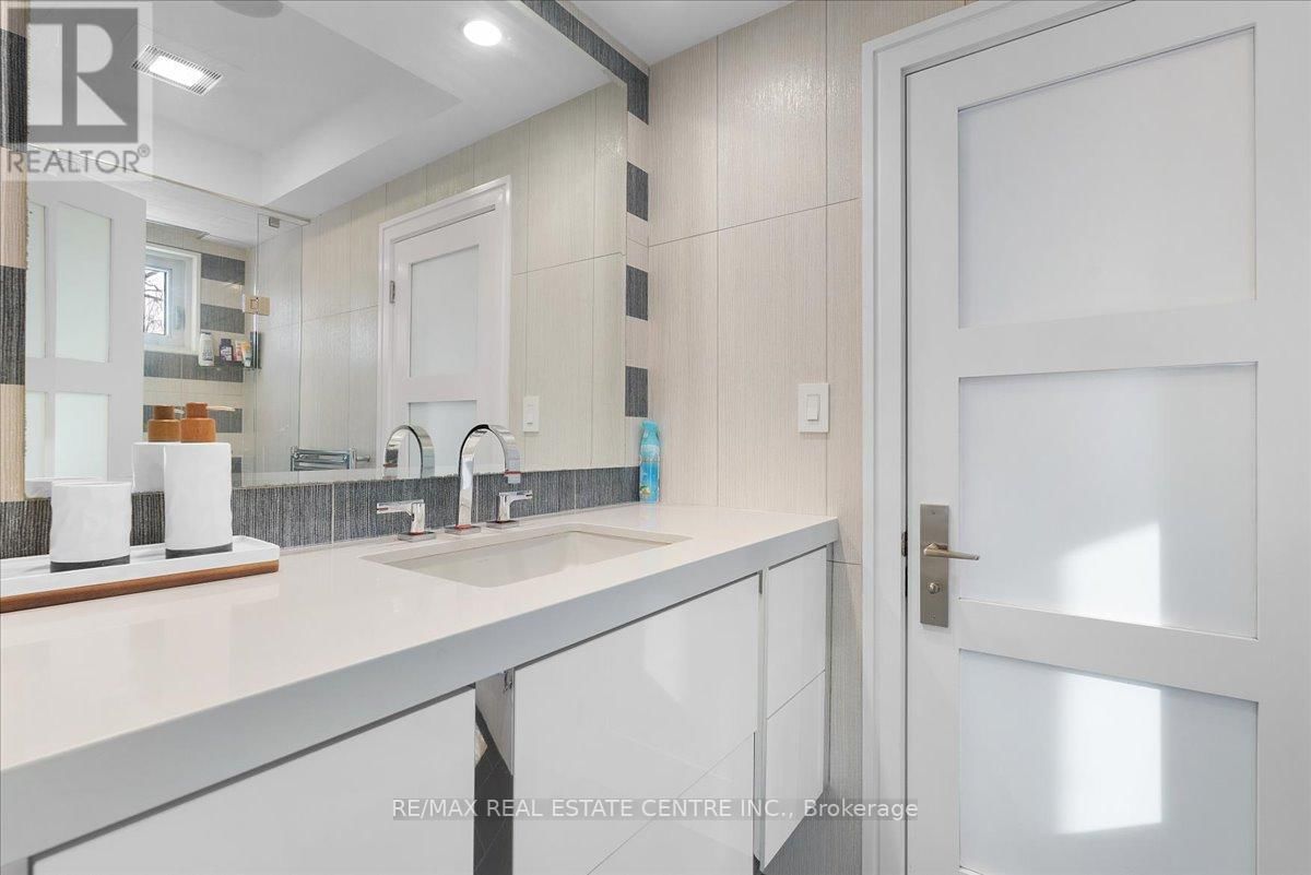 64 AVIEMORE DRIVE Image 36