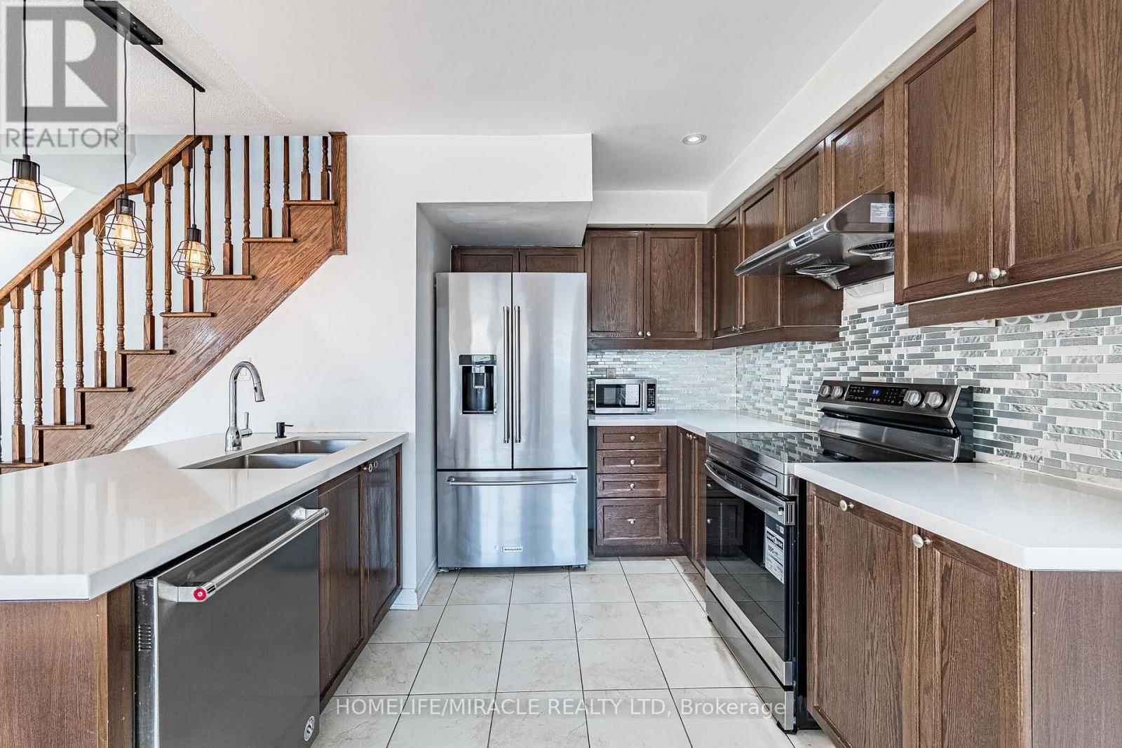 98 - 200 VETERANS DRIVE Image 14