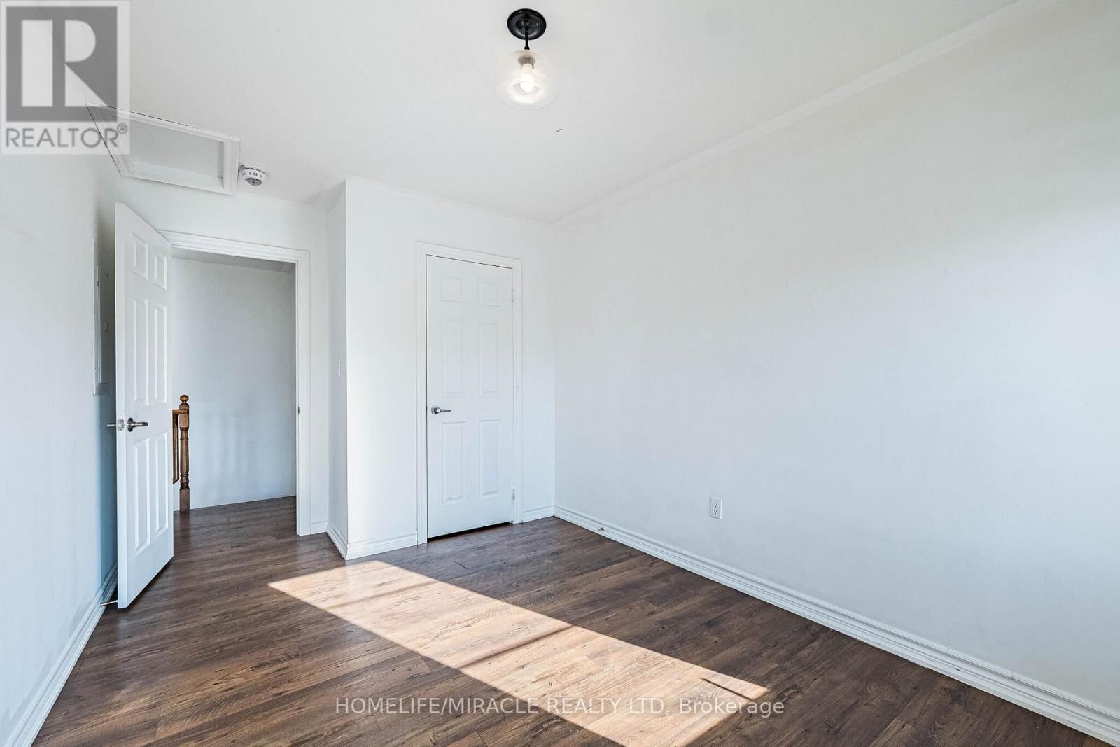 98 - 200 VETERANS DRIVE Image 31