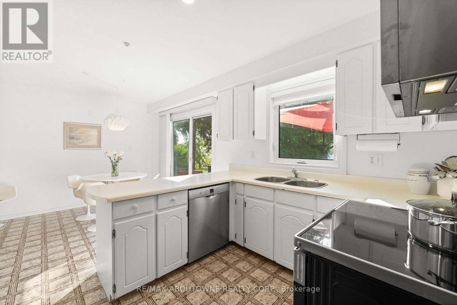 20 ARKENDO DRIVE Image 14