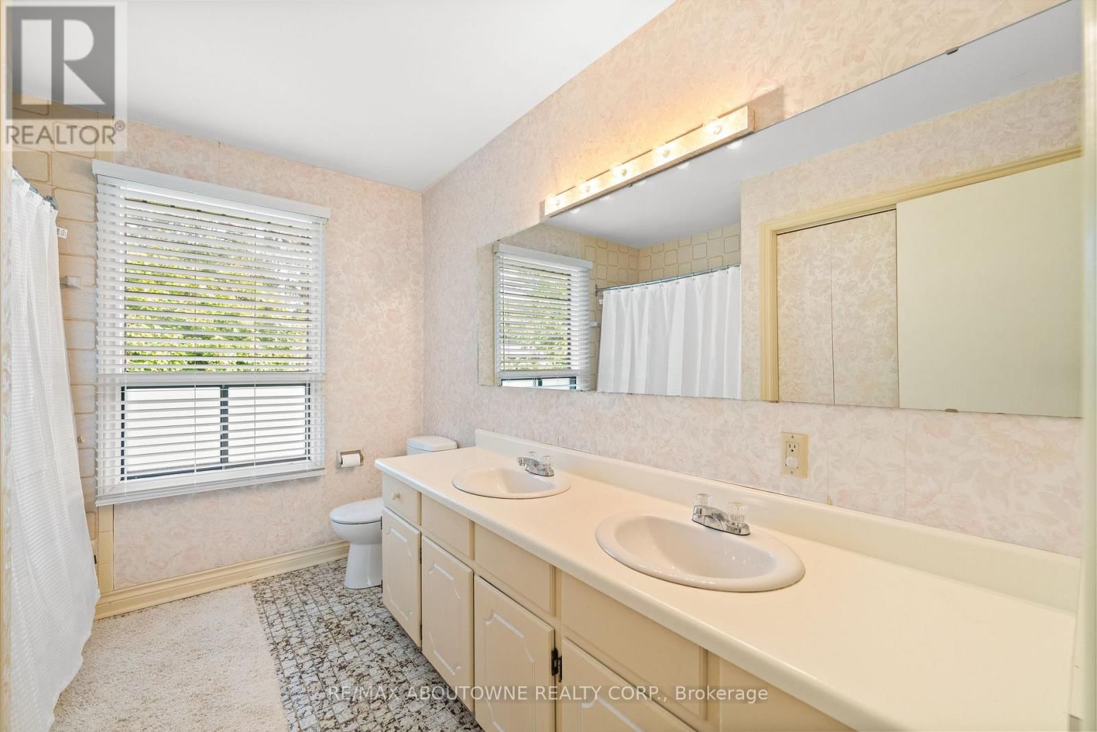 20 ARKENDO DRIVE Image 22