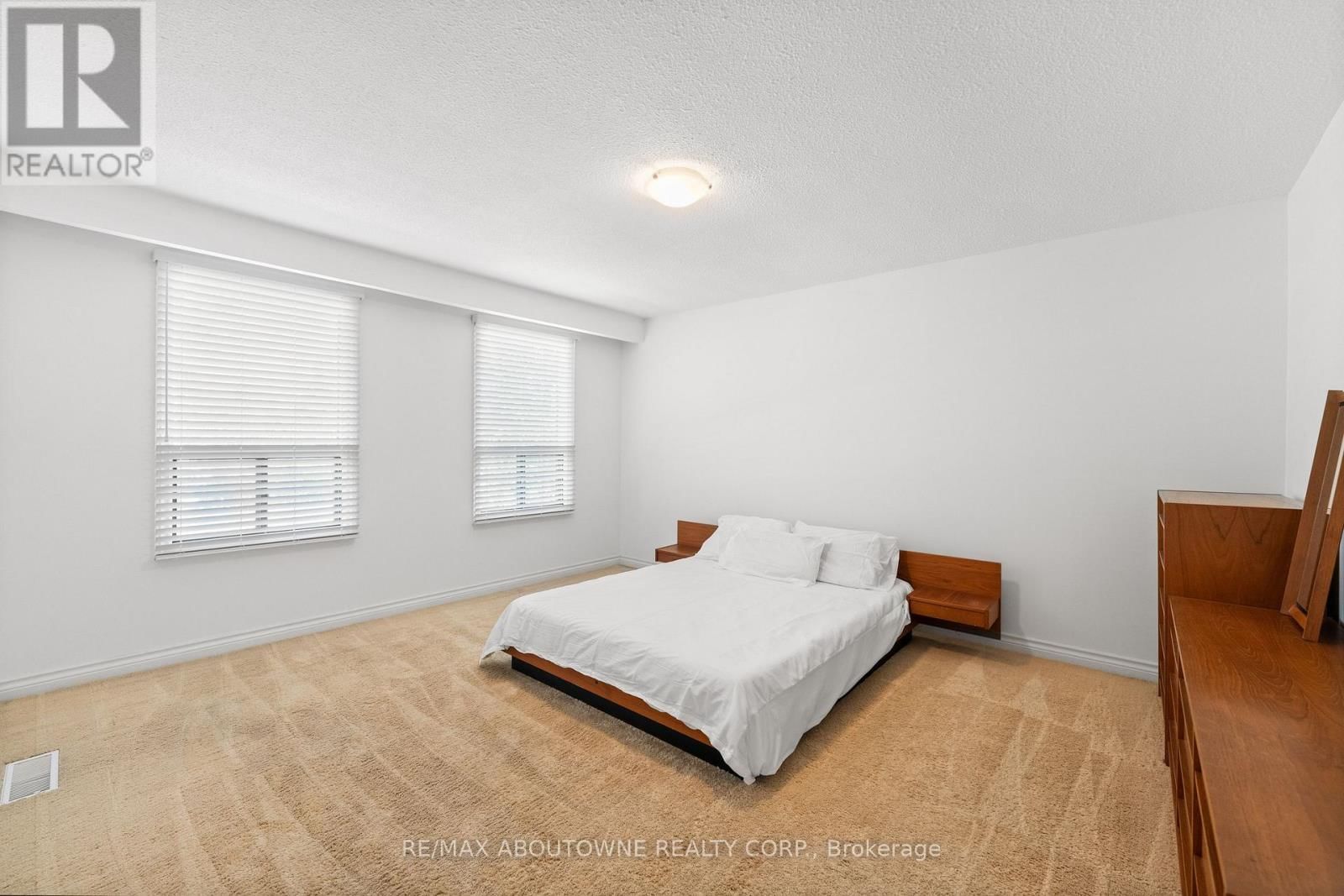 20 ARKENDO DRIVE Image 23