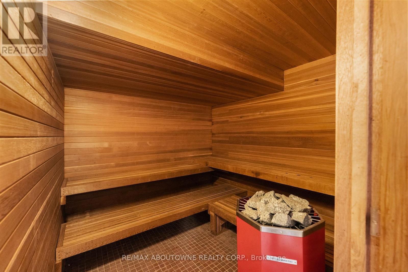 20 ARKENDO DRIVE Image 32