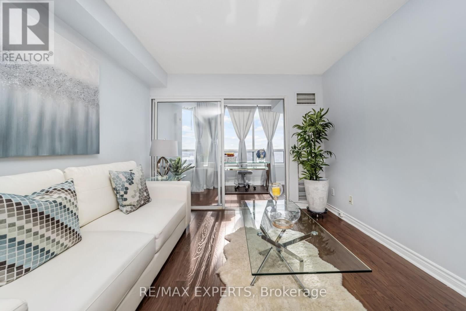 1410 - 135 HILLCREST AVENUE Image 11