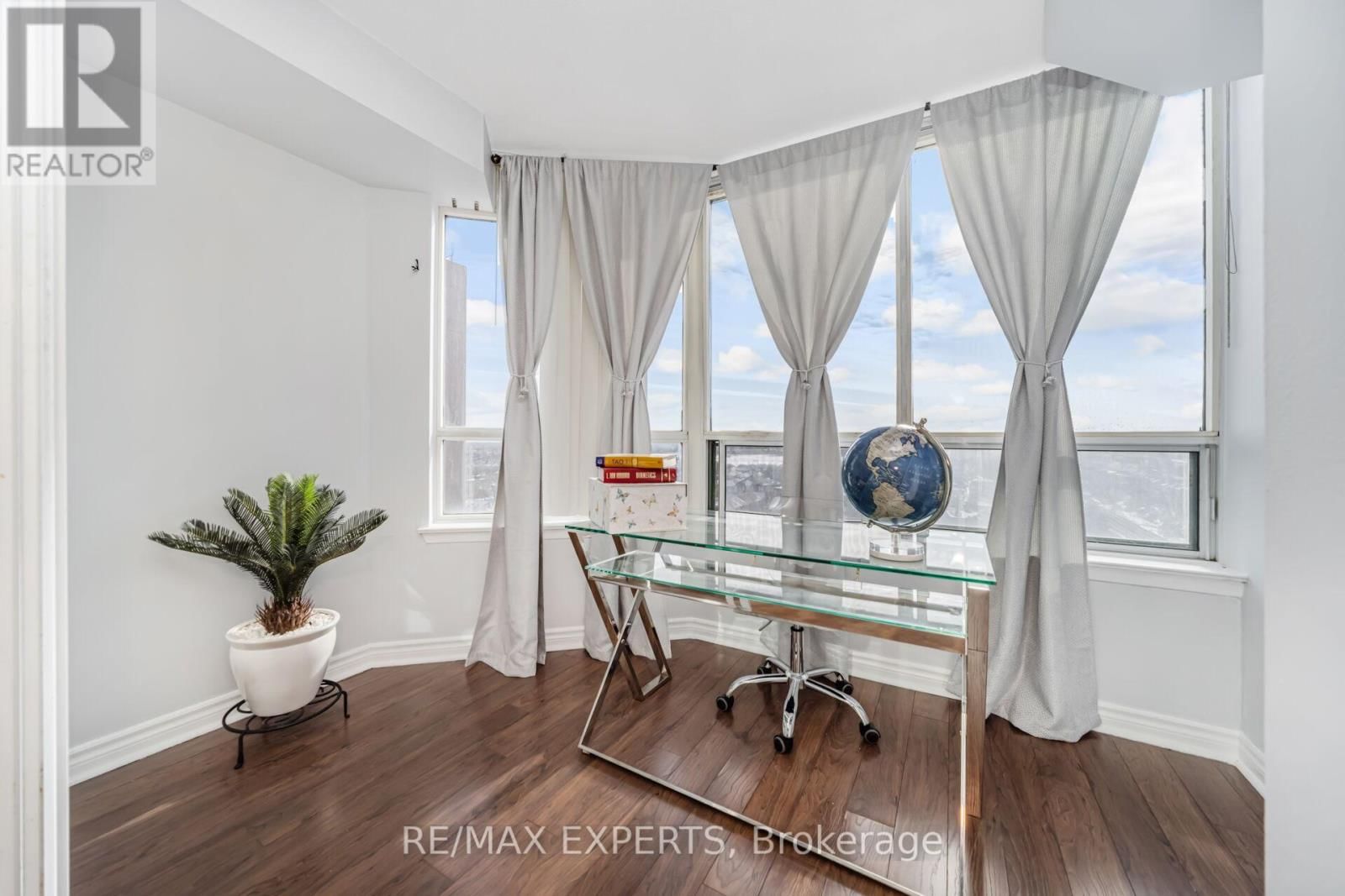 1410 - 135 HILLCREST AVENUE Image 16