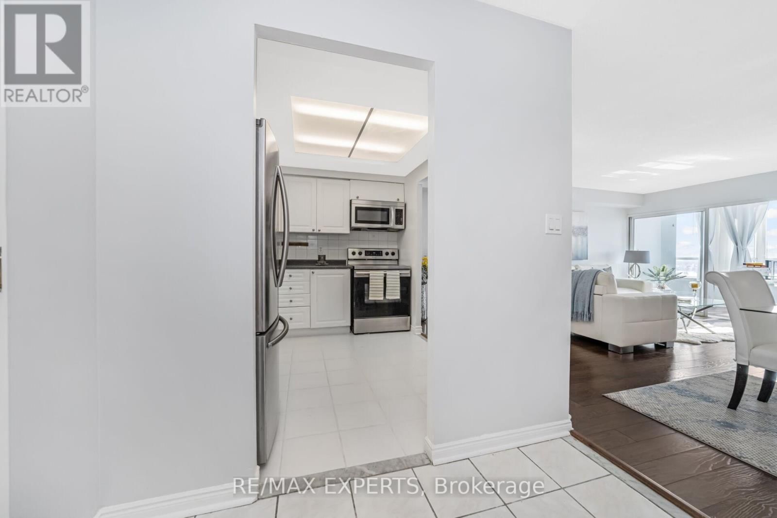 1410 - 135 HILLCREST AVENUE Image 28