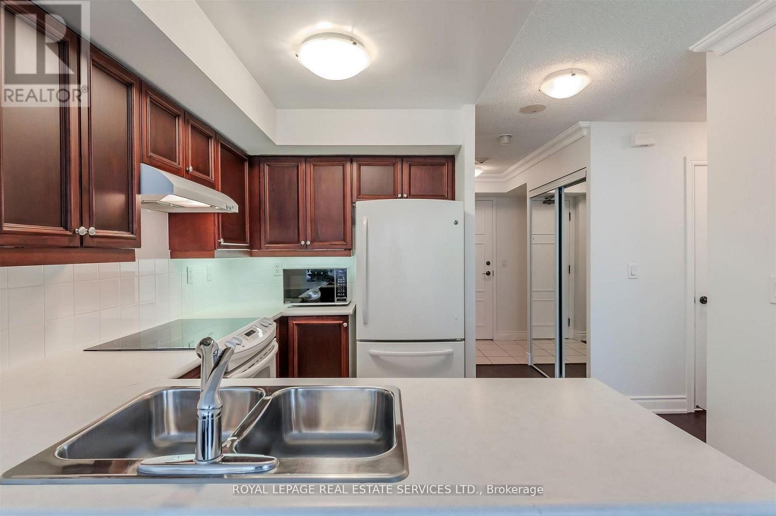 1109 - 3 MARINE PARADE DRIVE Image 8