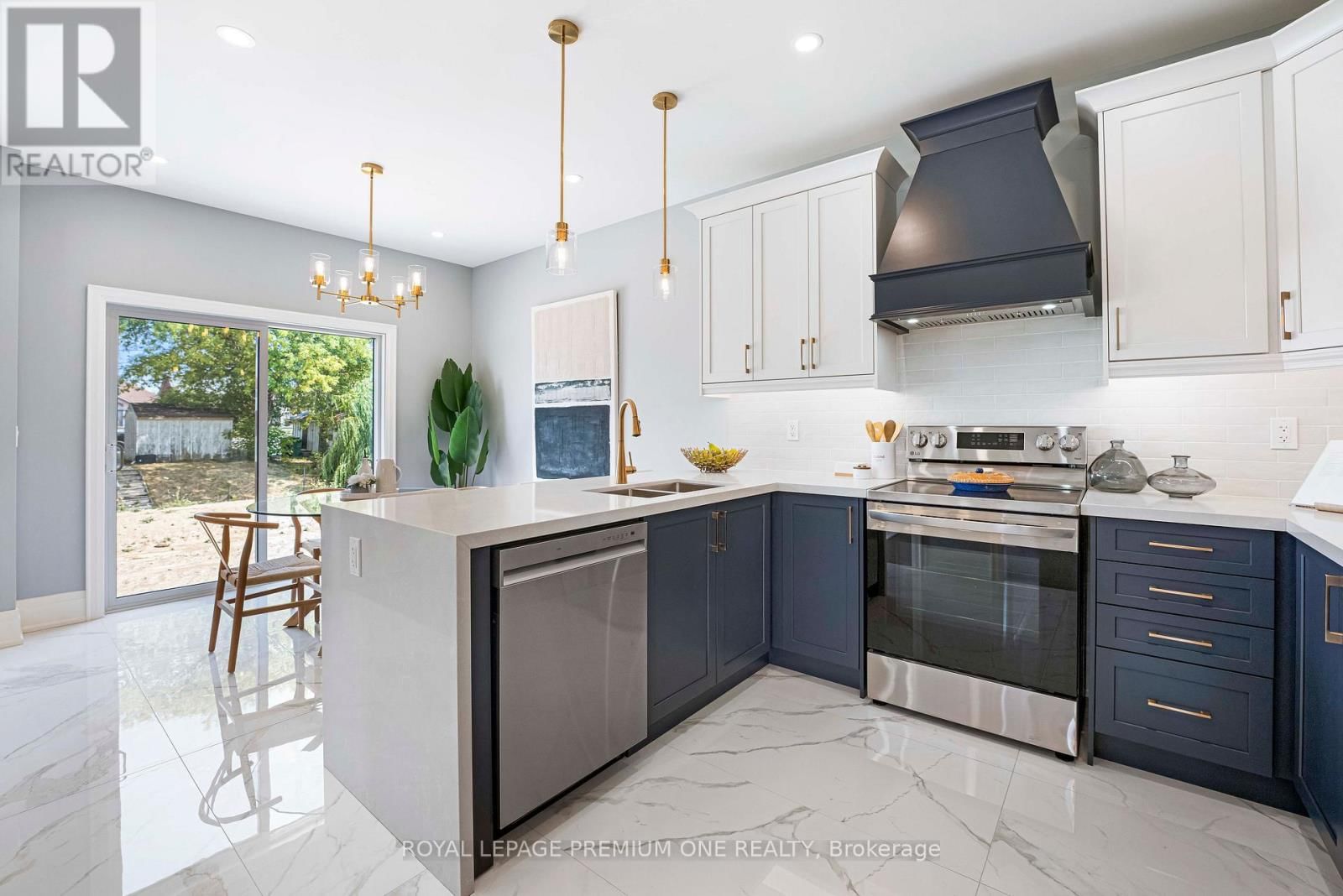 8 JACK KENNY COURT Image 10