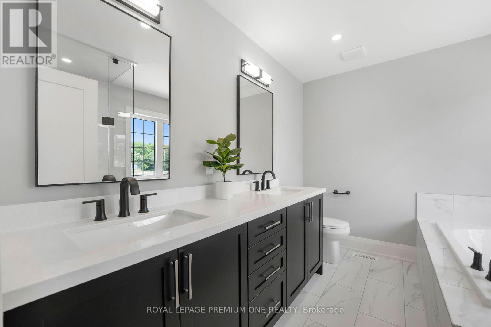 8 JACK KENNY COURT Image 25