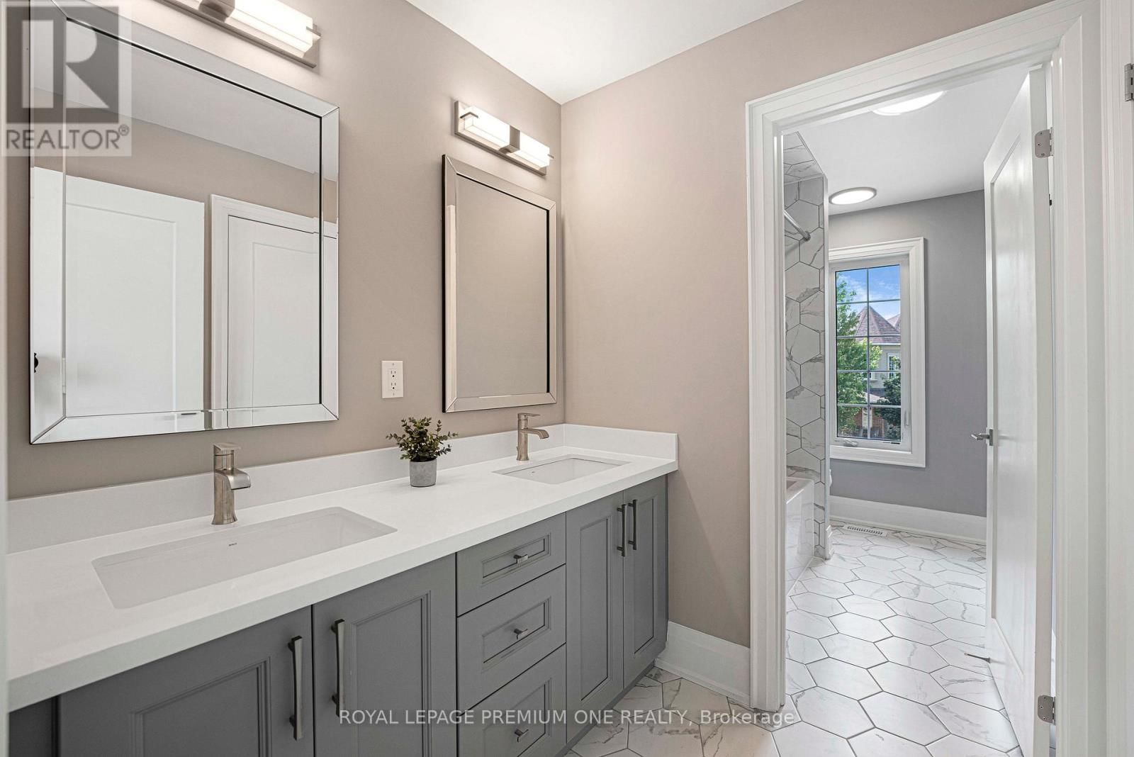 8 JACK KENNY COURT Image 33