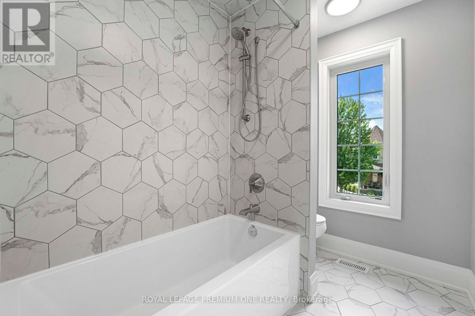 8 JACK KENNY COURT Image 34