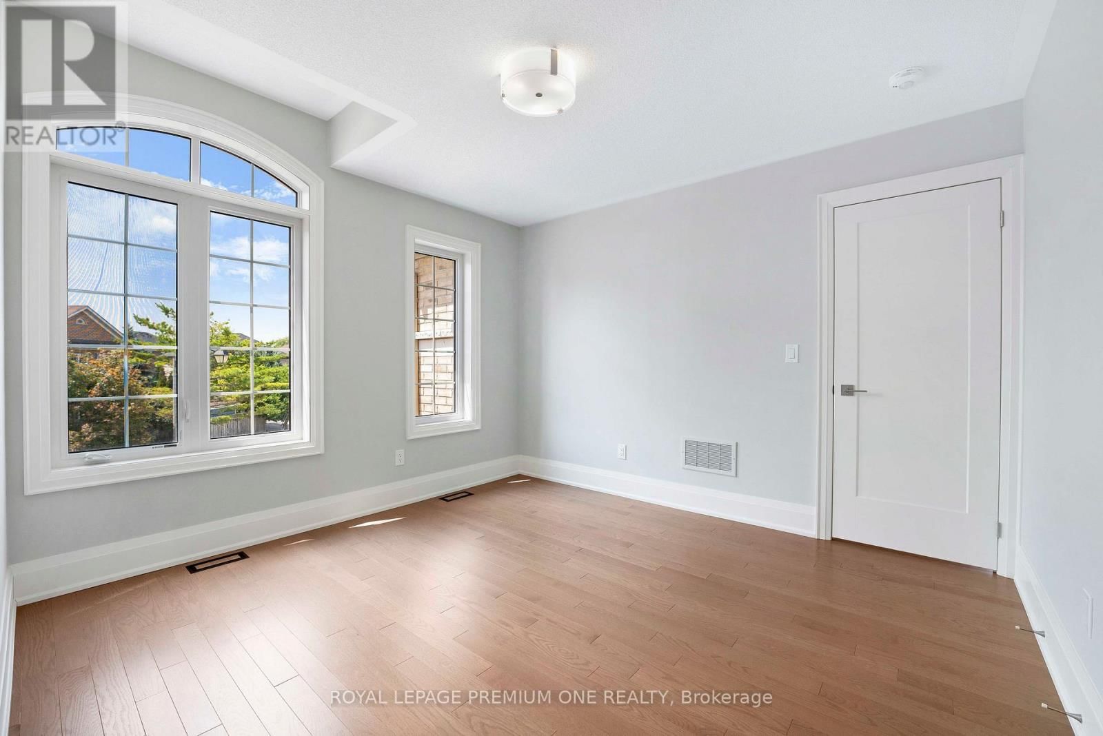 8 JACK KENNY COURT Image 36