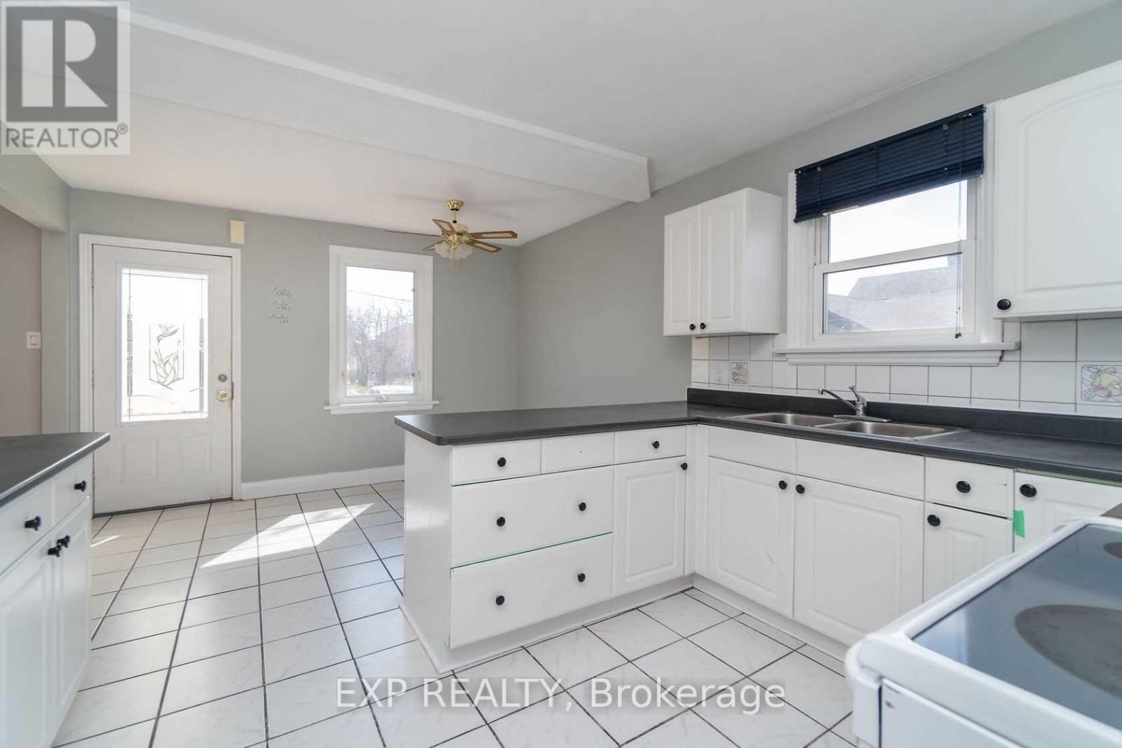 204 JOHN STREET Image 10