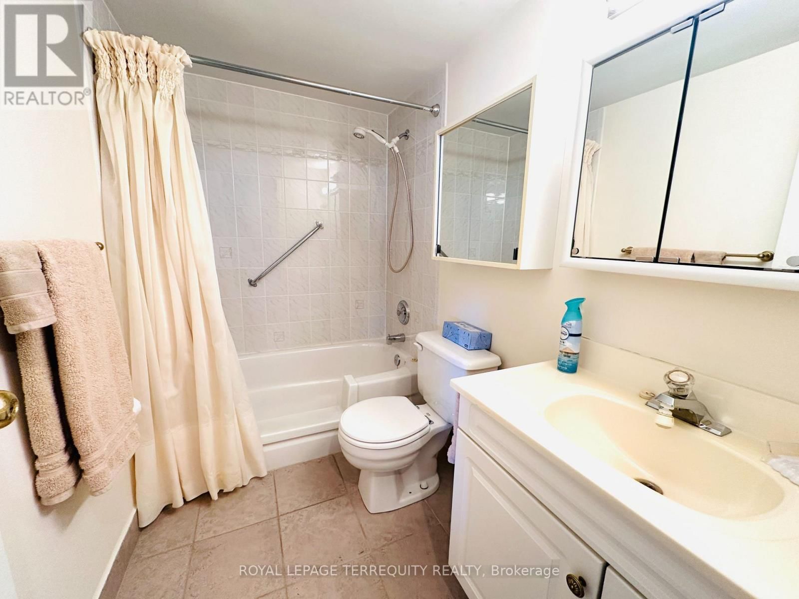 2212 - 155 MARLEE AVENUE Image 16