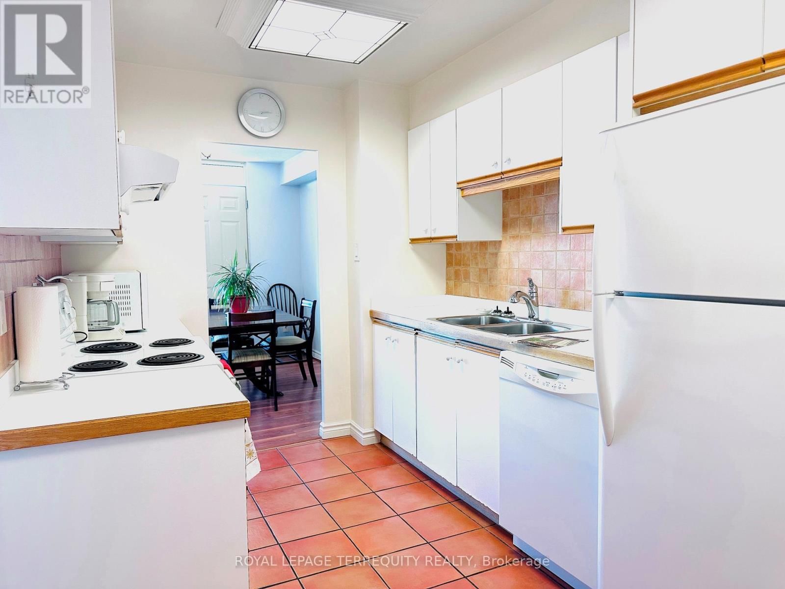 2212 - 155 MARLEE AVENUE Image 5