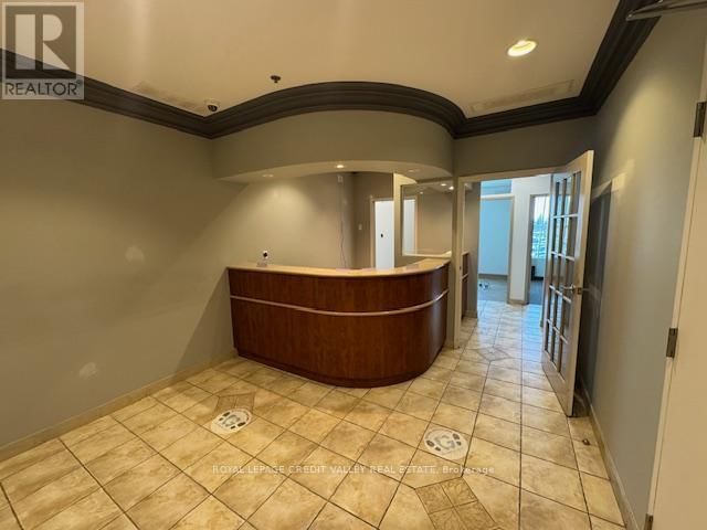 207-208 - 10 GILLINGHAM DRIVE Image 5