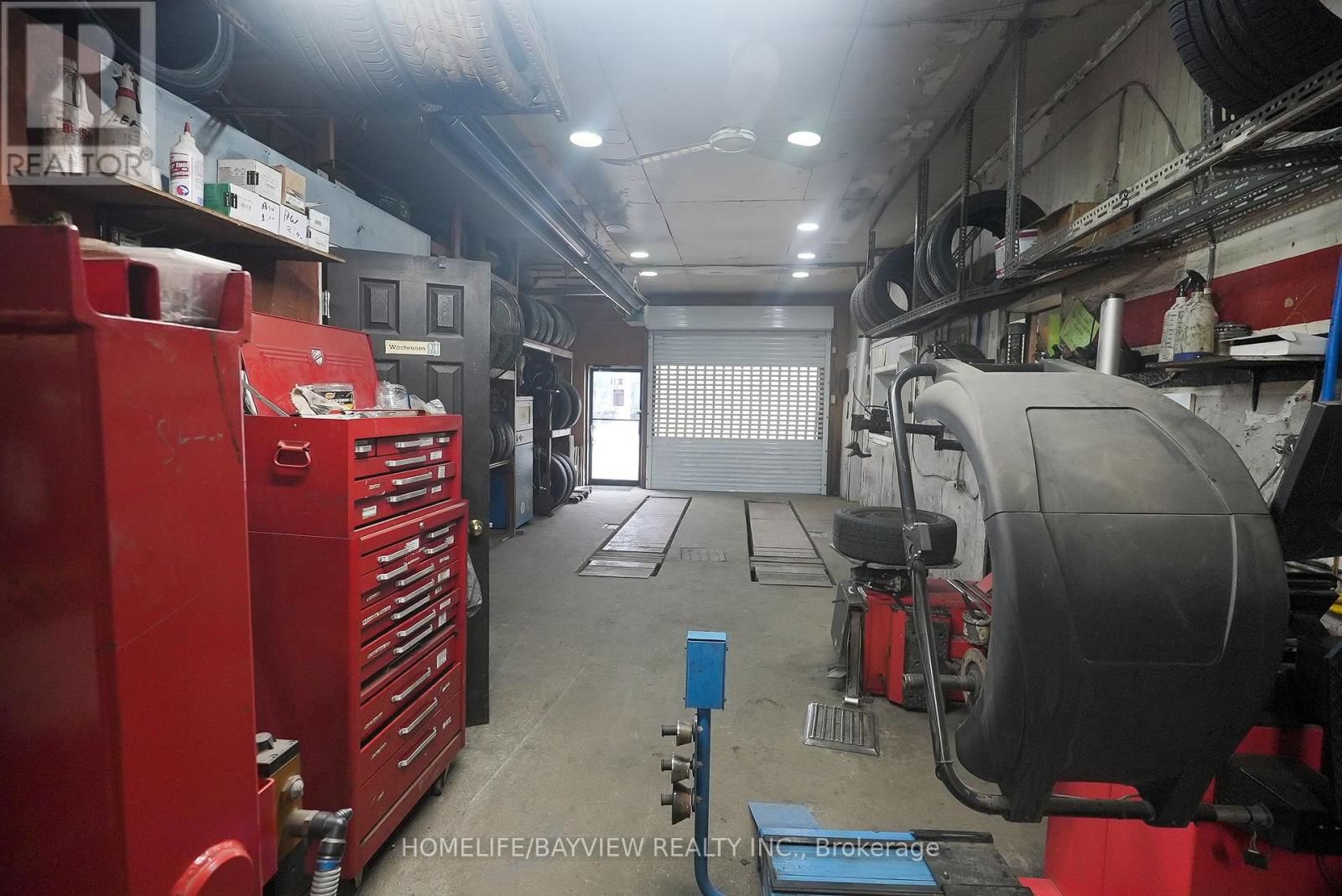 811 LAKESHORE ROAD EAST Image 10