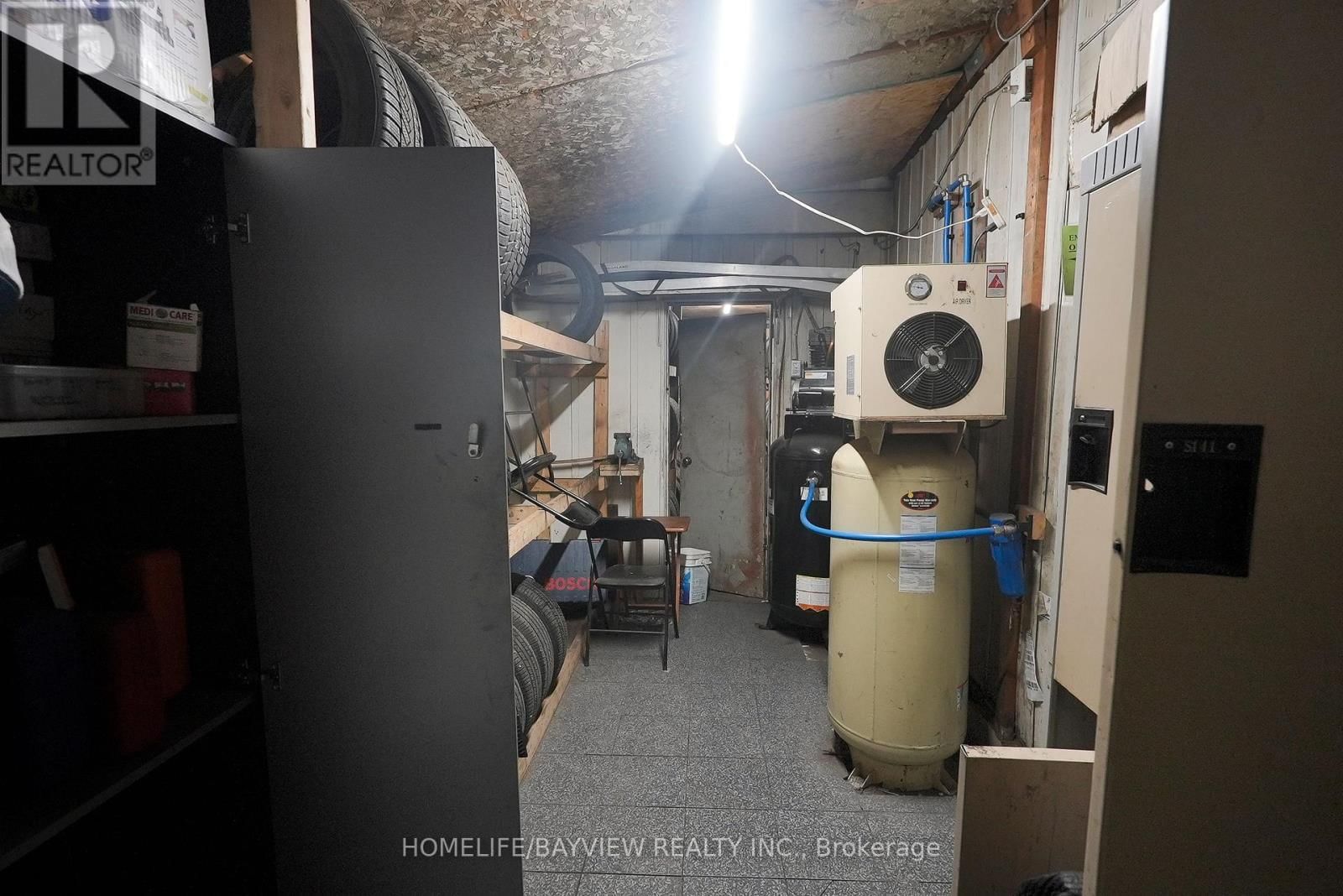 811 LAKESHORE ROAD EAST Image 12