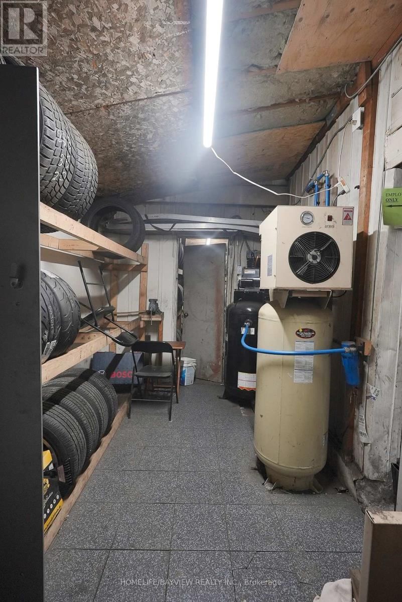 811 LAKESHORE ROAD EAST Image 13