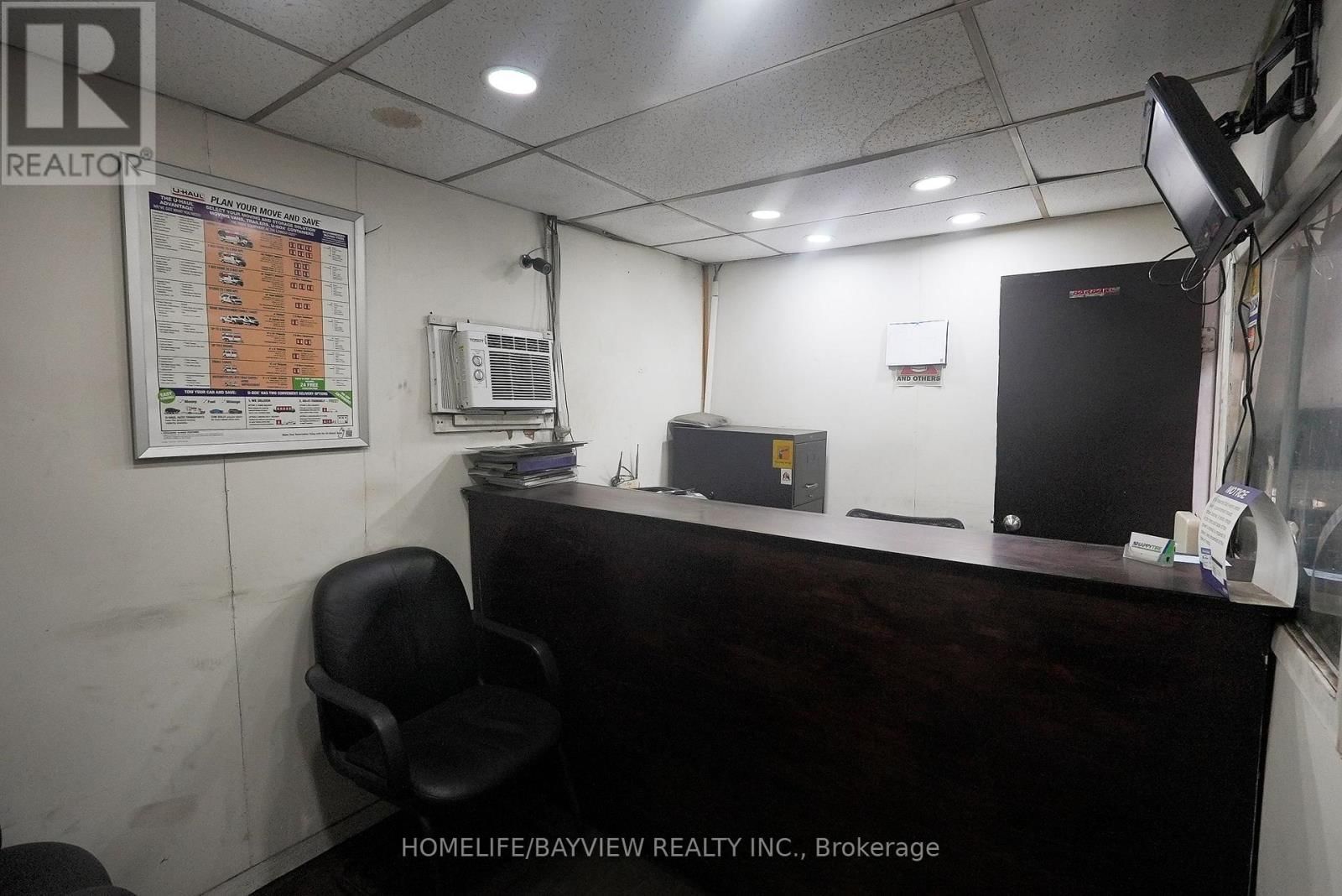 811 LAKESHORE ROAD EAST Image 15